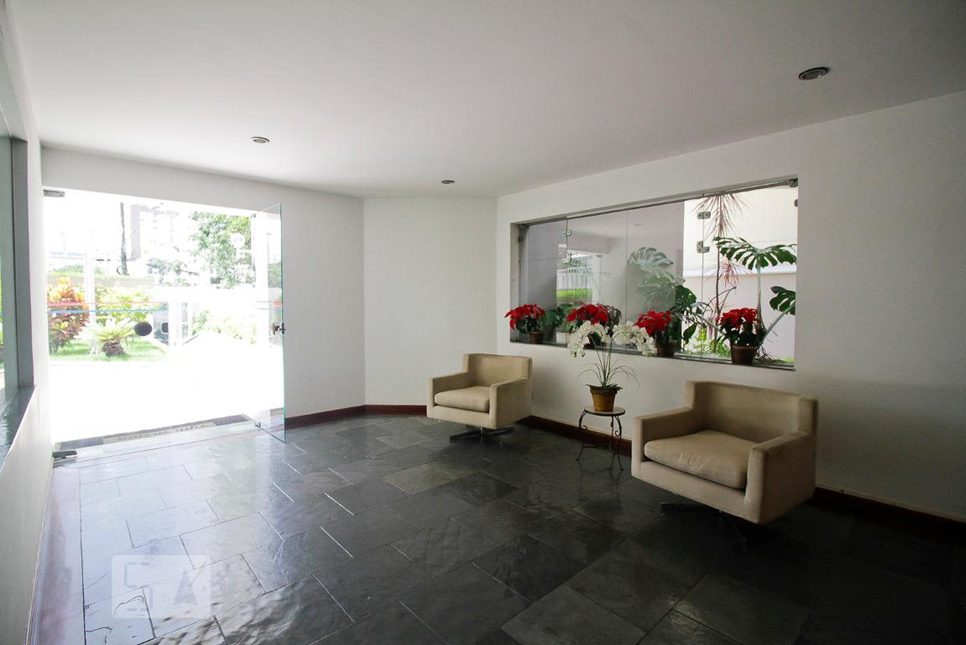 Hall Social - Fifth Avenue