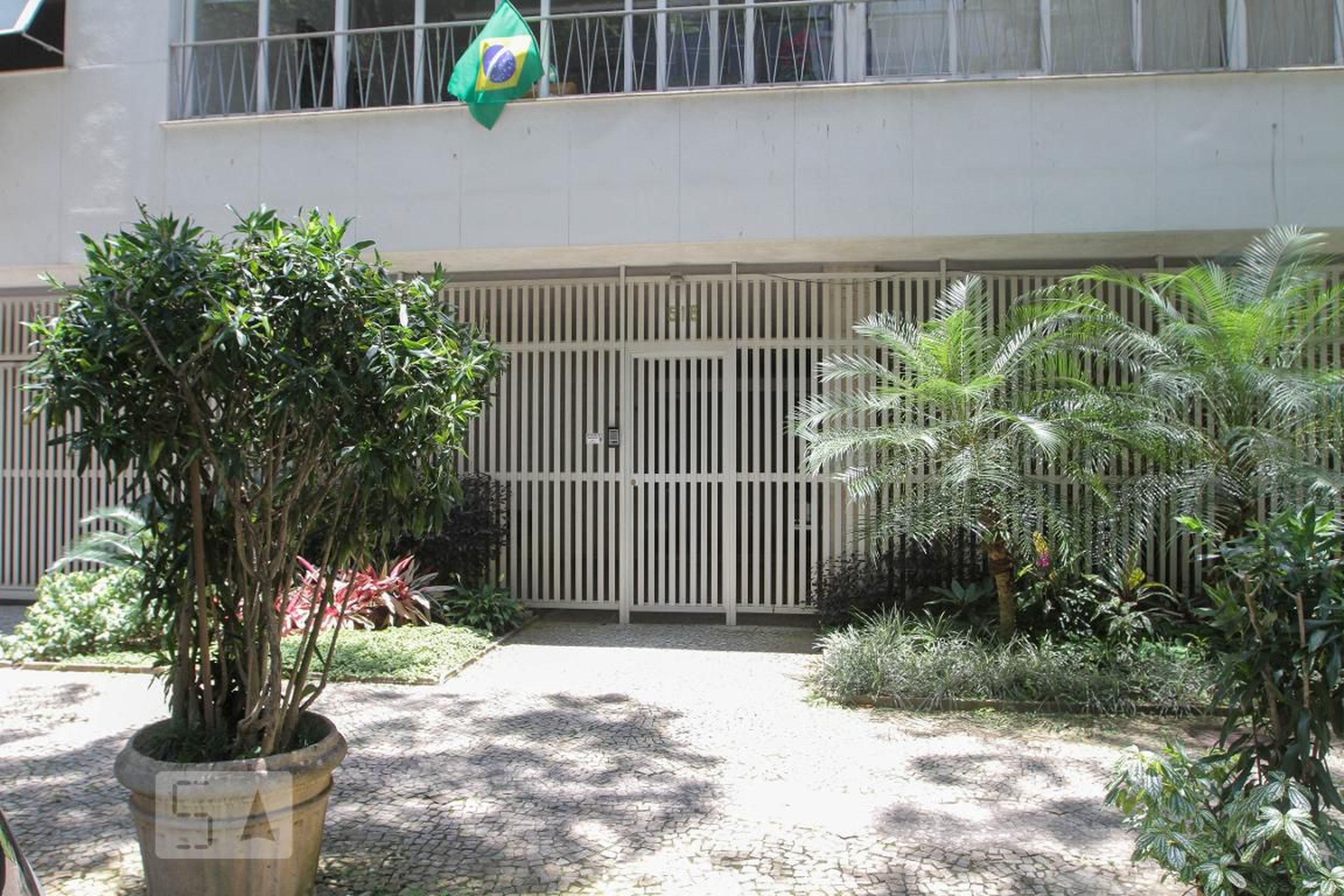 Fachada do Prédio Condomínio em Rua Nascimento Silva, 518