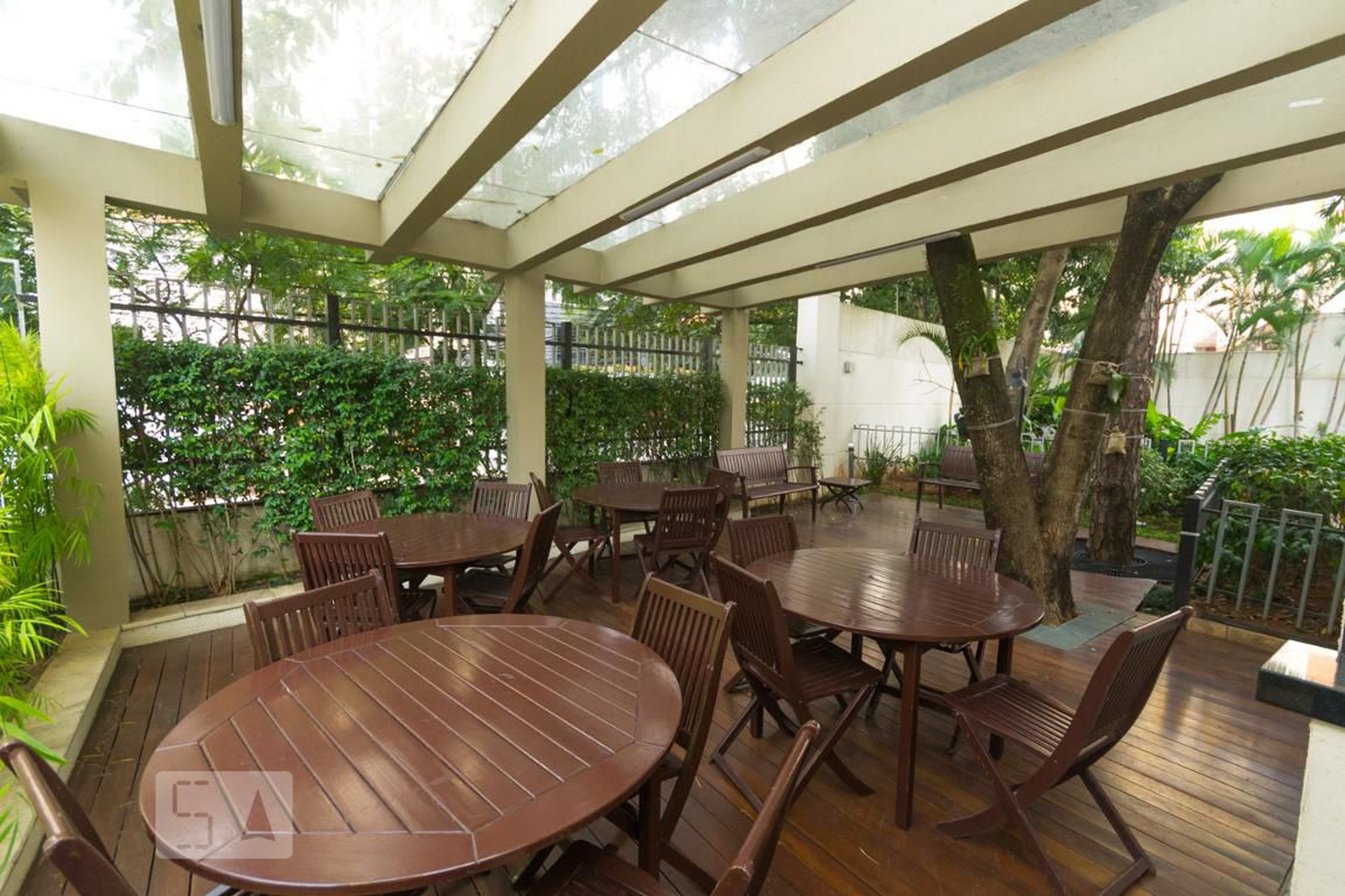 Área externa - Jardim de Mermier