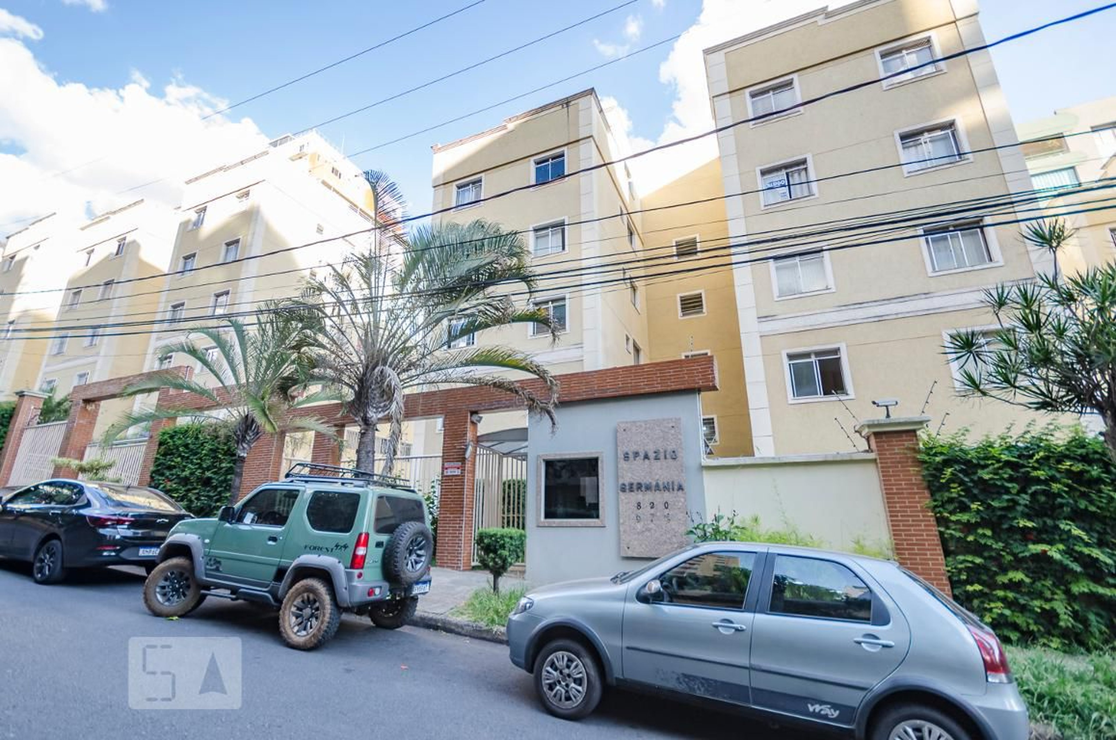 Fachada Condomínio em Rua Tereza Mota Valadares, 876