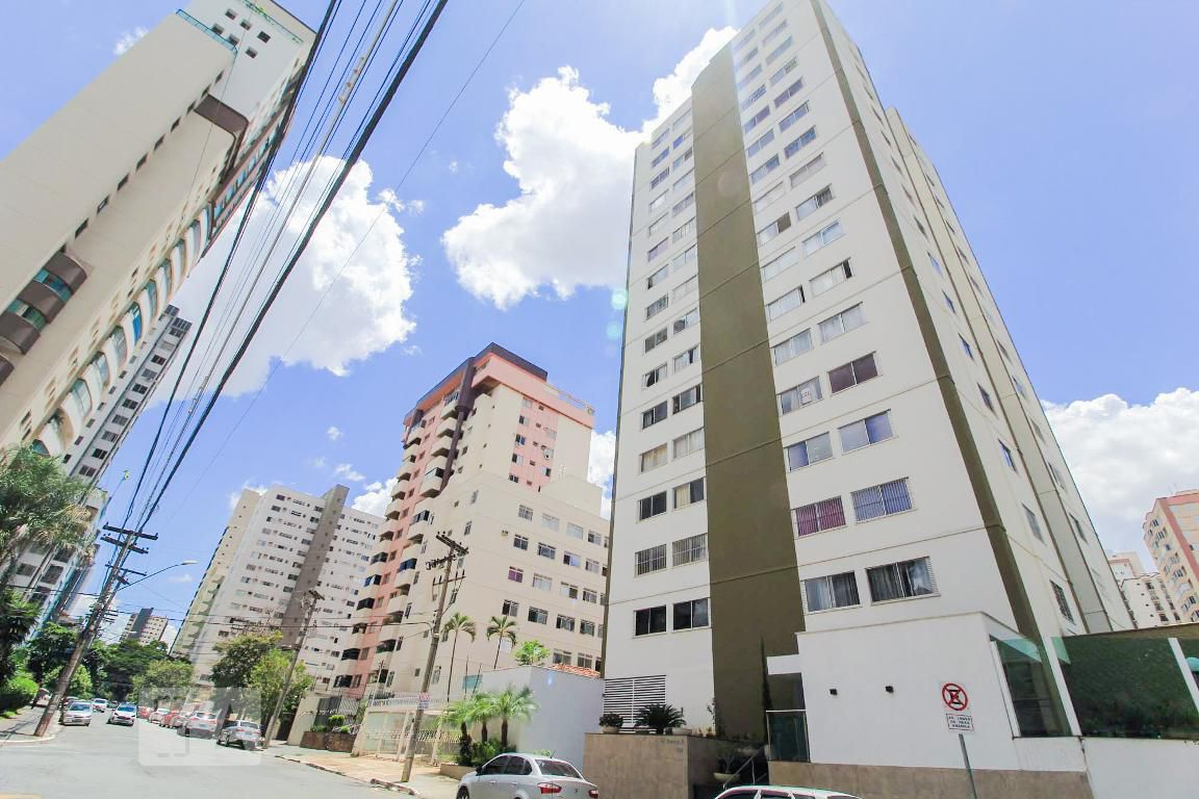 Fachada do Condomínio Condomínio Veneza II