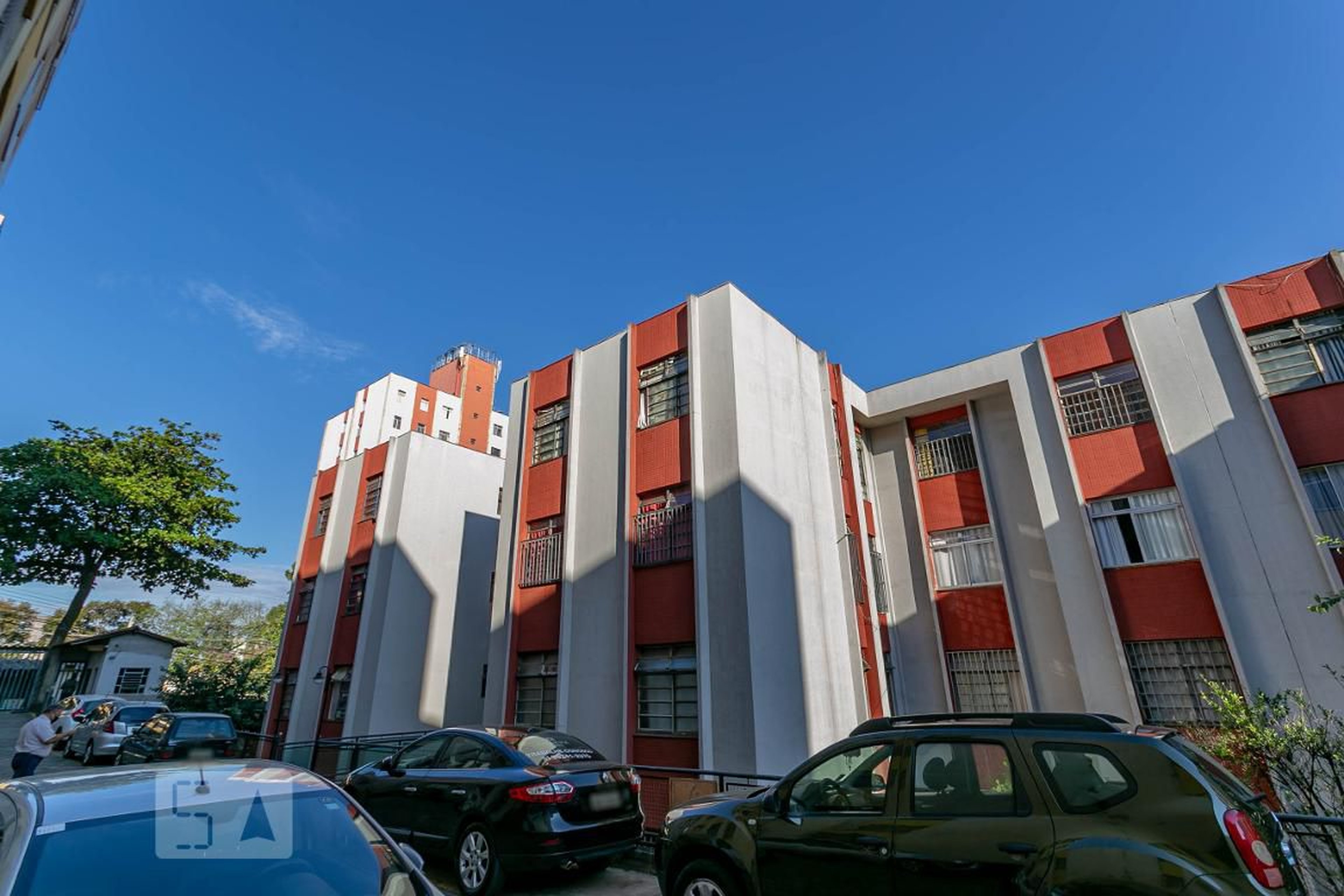 Fachada Condomínio em R. Henrique Diniz, 490