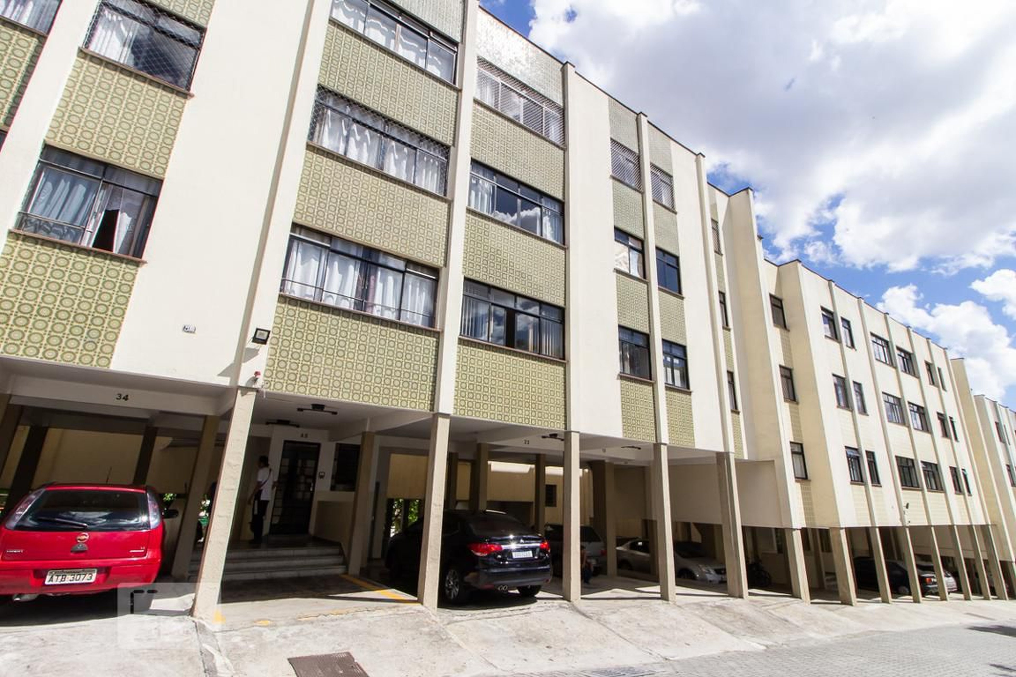 Fachada Condomínio em Rua Canadá, 2148