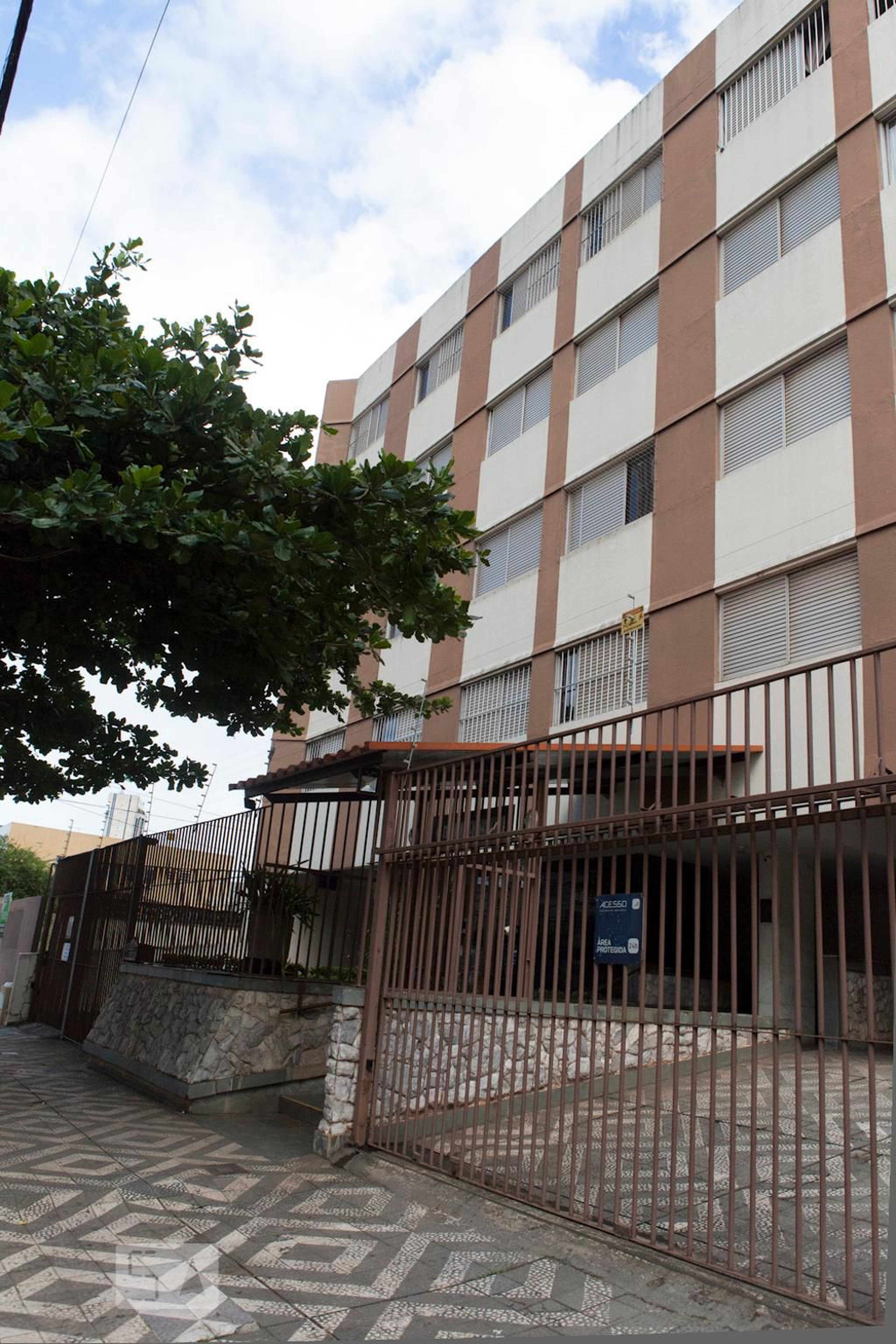 Fachada Condomínio em Rua 18, 115