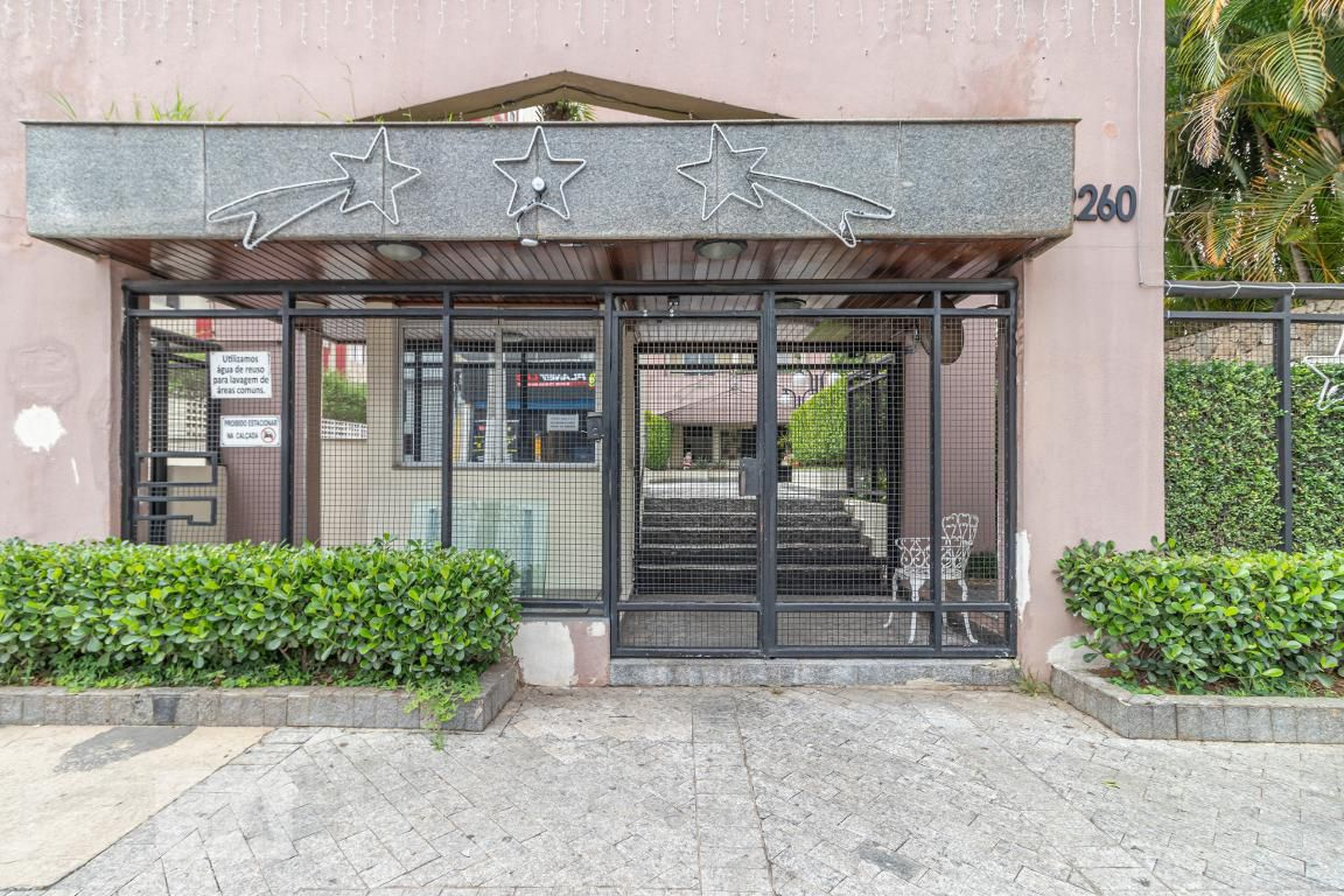 Fachada do Condomínio Condomínio Solar D'Orleans