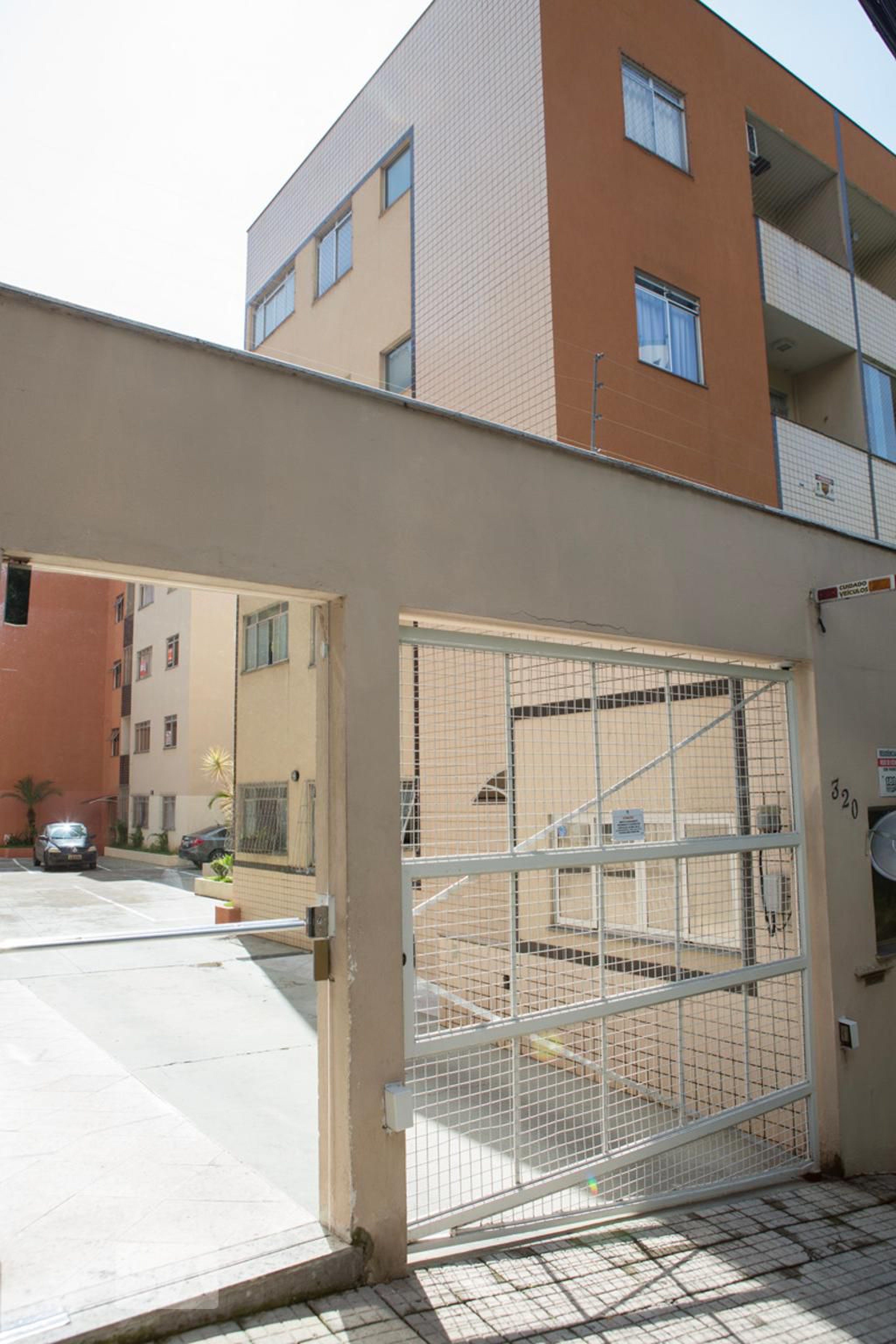 Fachada do condomínio Condomínio Aroeira