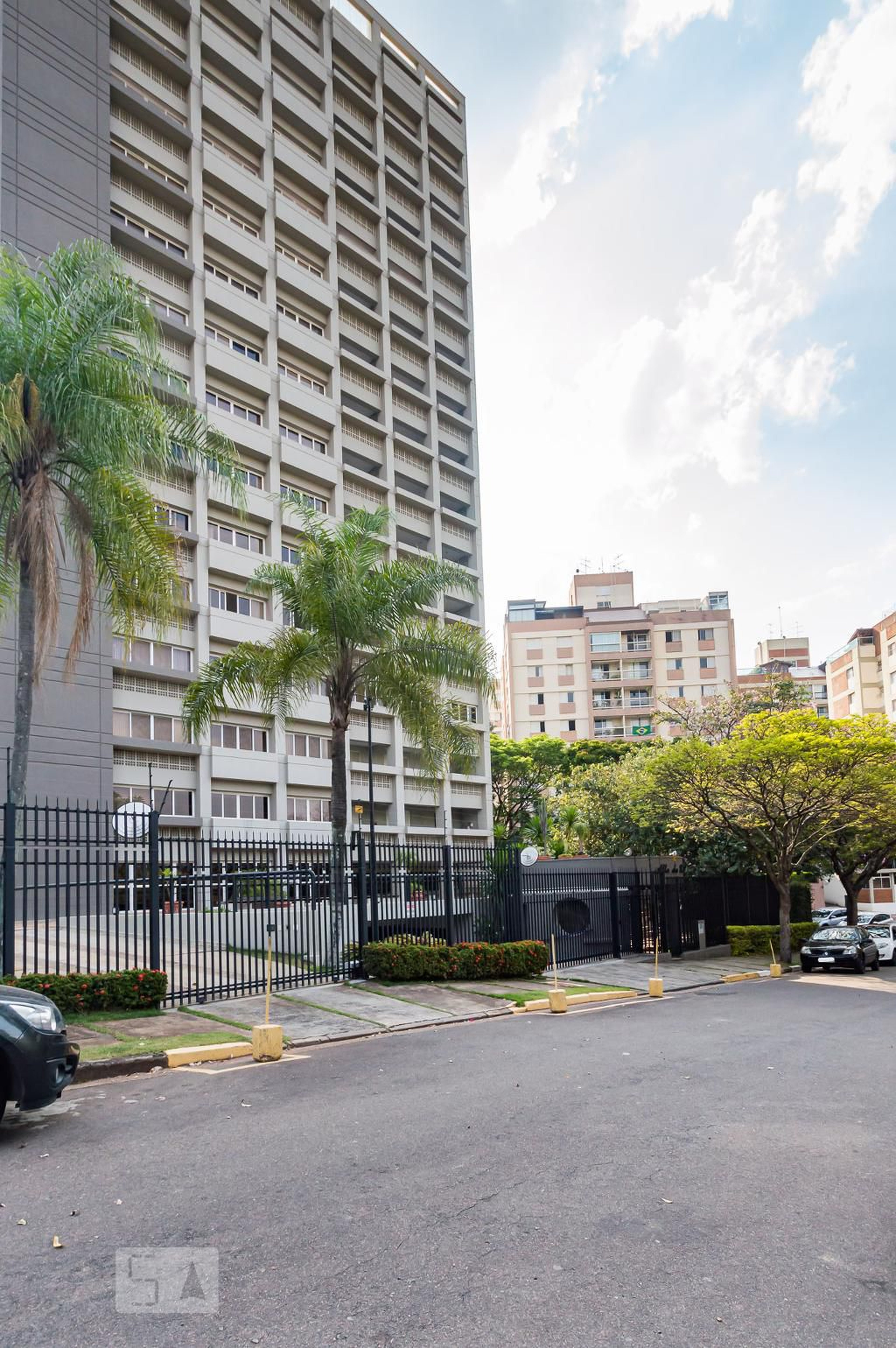 Fachada do Condomínio Condomínio em Rua Maria Teresa Pedroso de C Biasio, 40