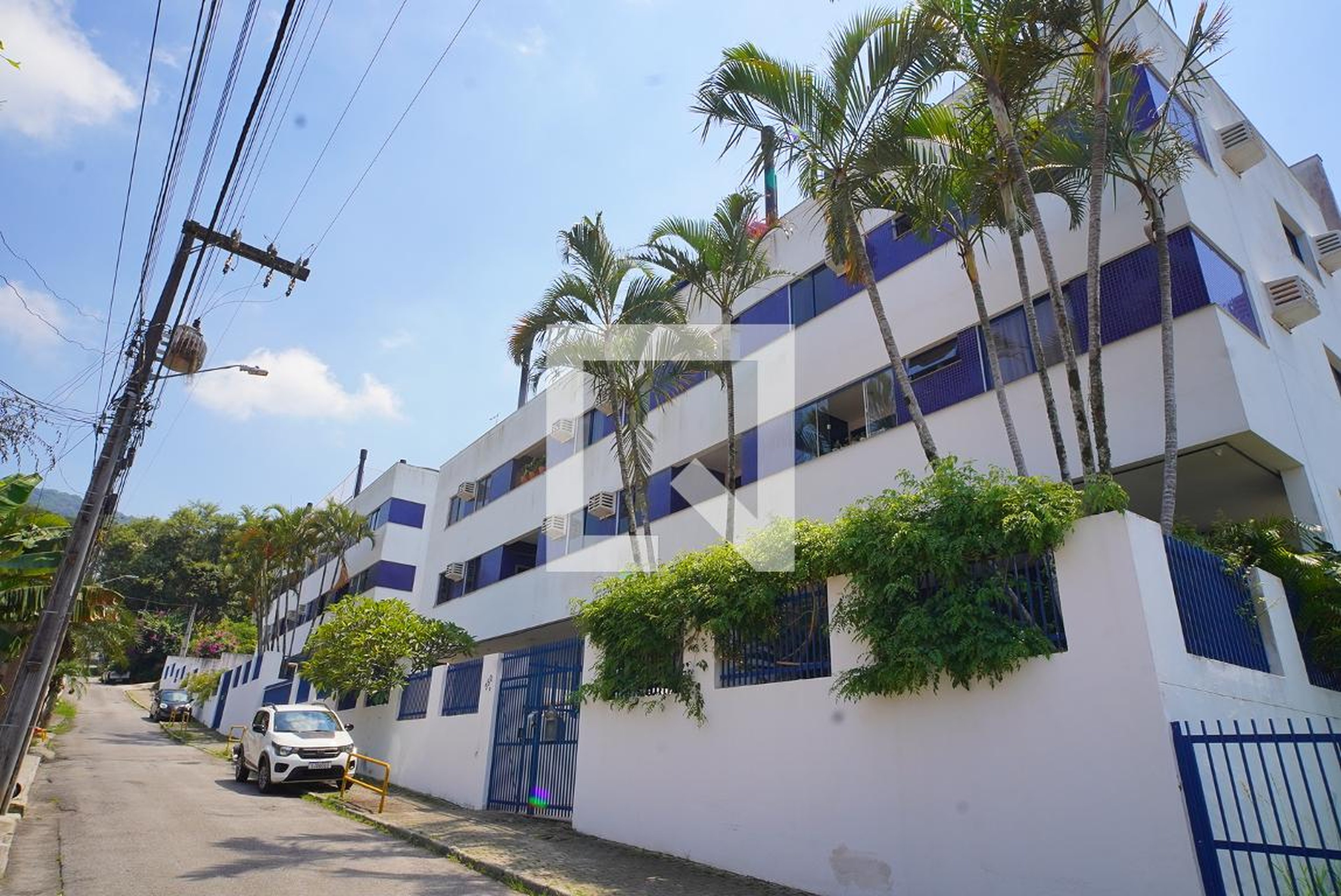 Fachada Condomínio em Rua das Ararás, 380