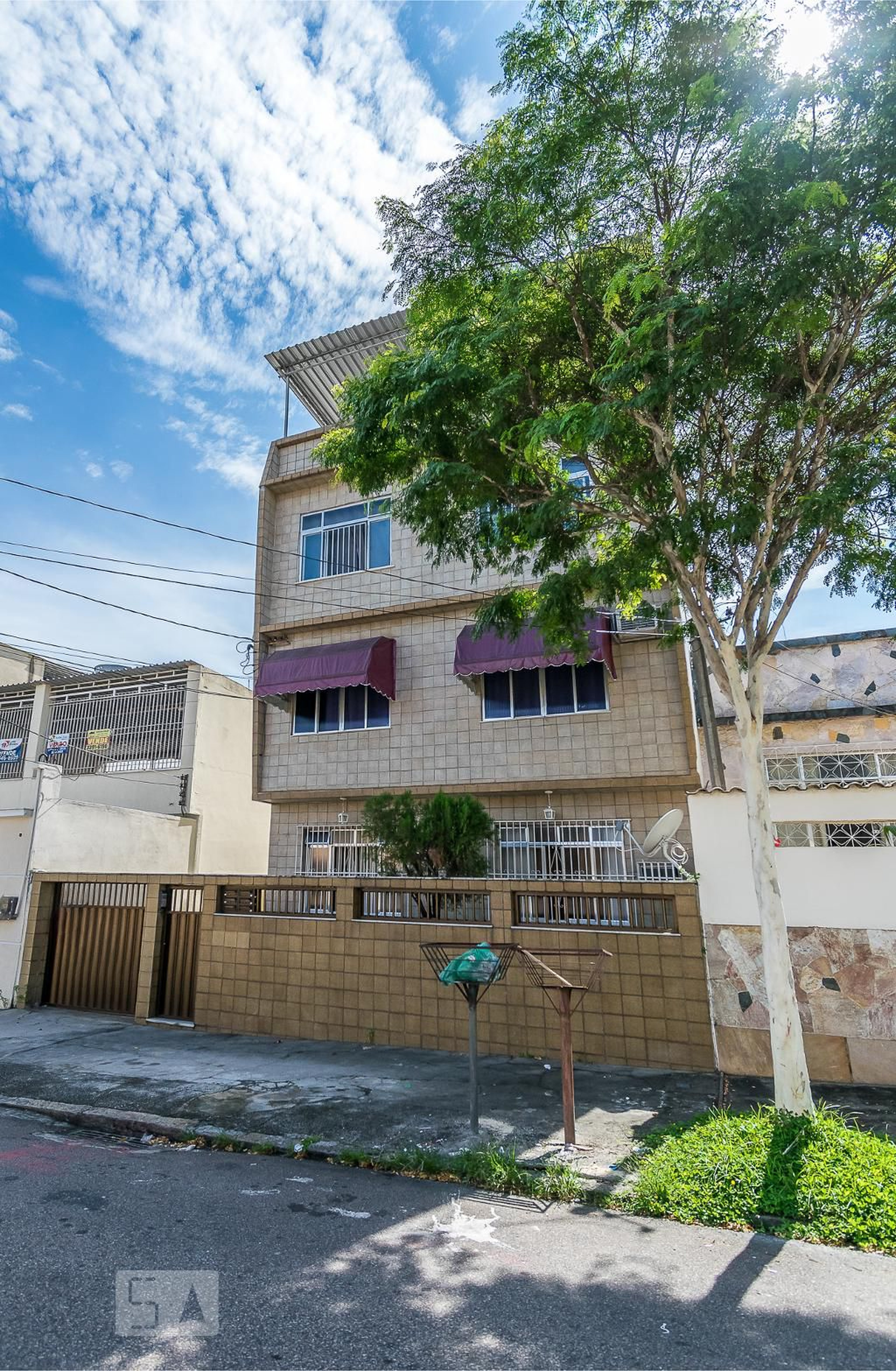 Fachada do Prédio Condomínio em Rua Professor João Massena, 155