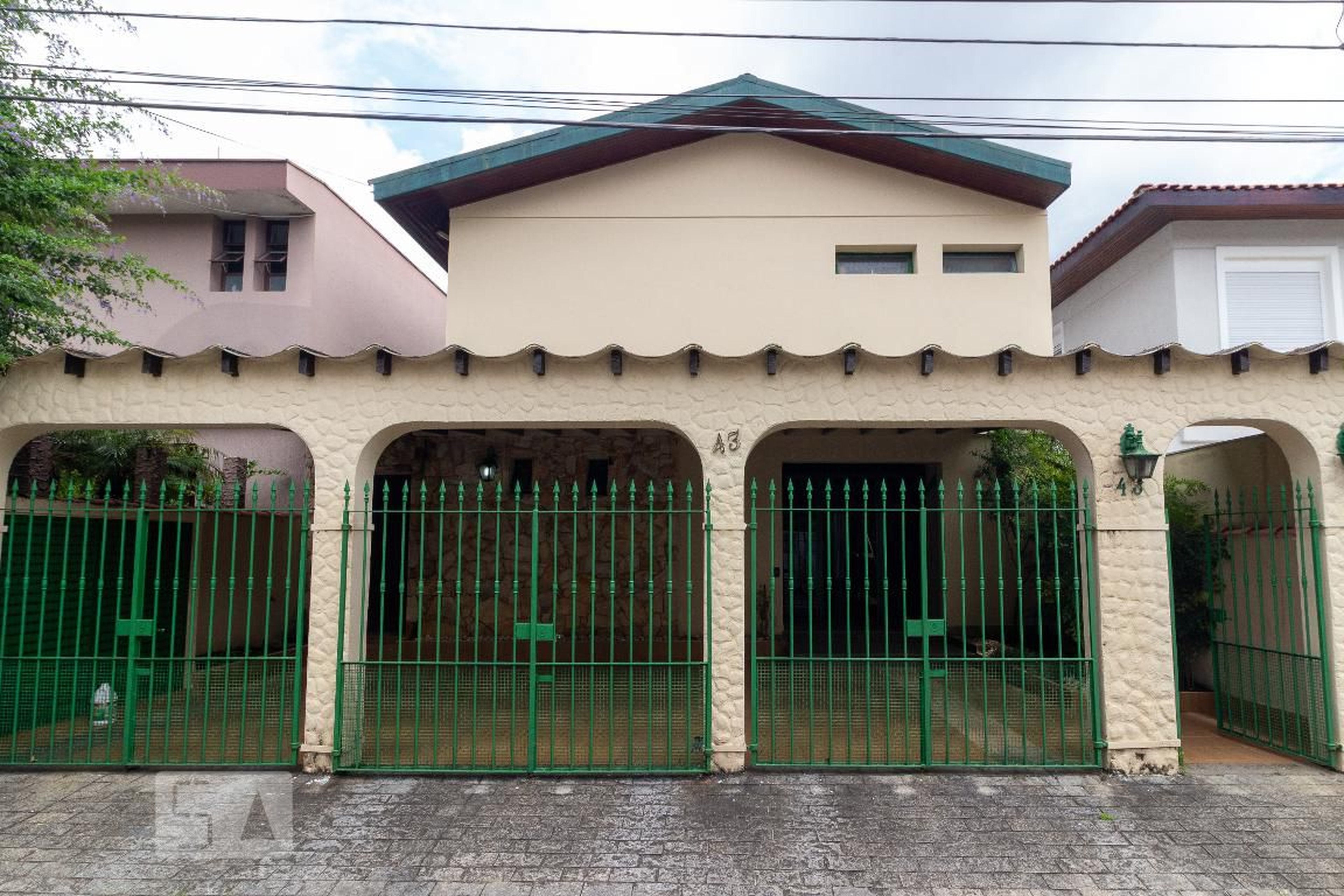 Fachada Condomínio em Rua Vespasiano de Oliveira, 43