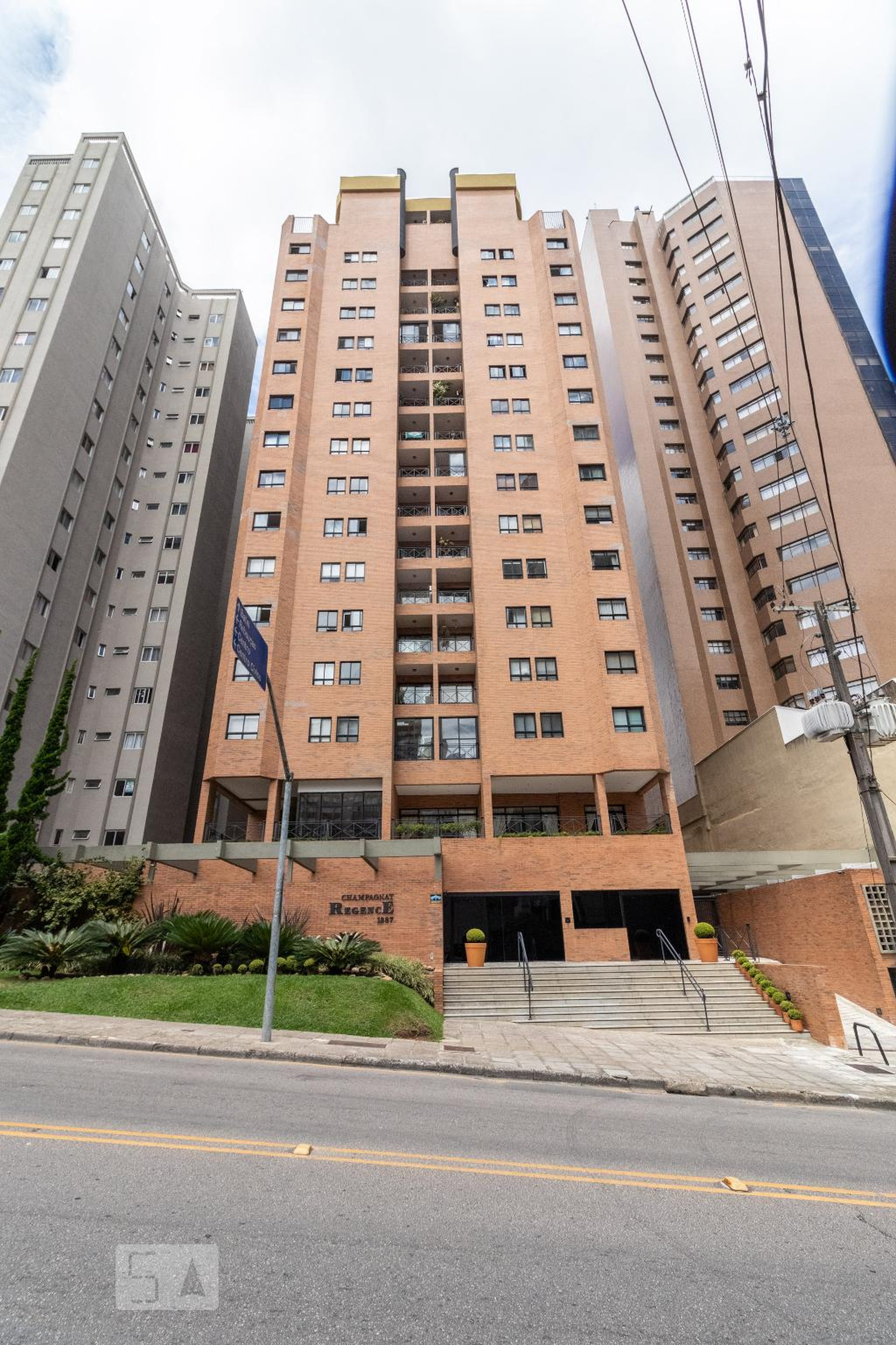 Fachada Condomínio Champagnat Regence