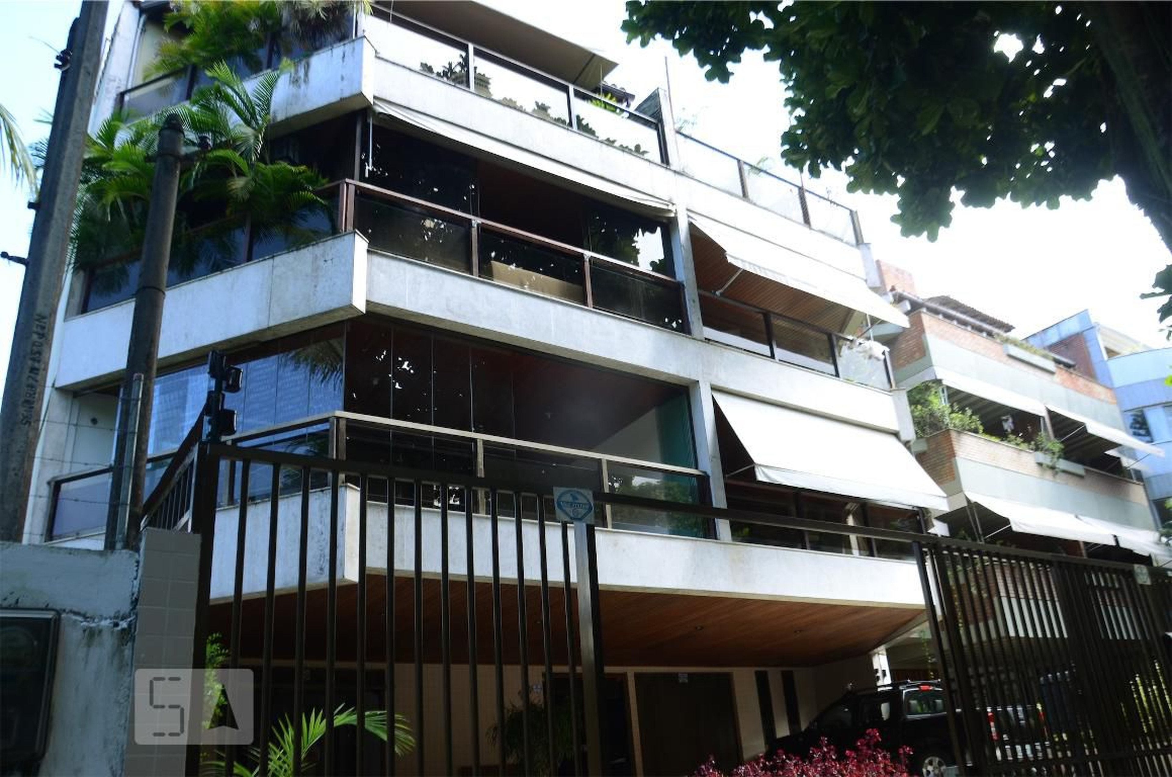 Fachada do Prédio Condomínio em Rua Paulo Mazzucchelli, 113