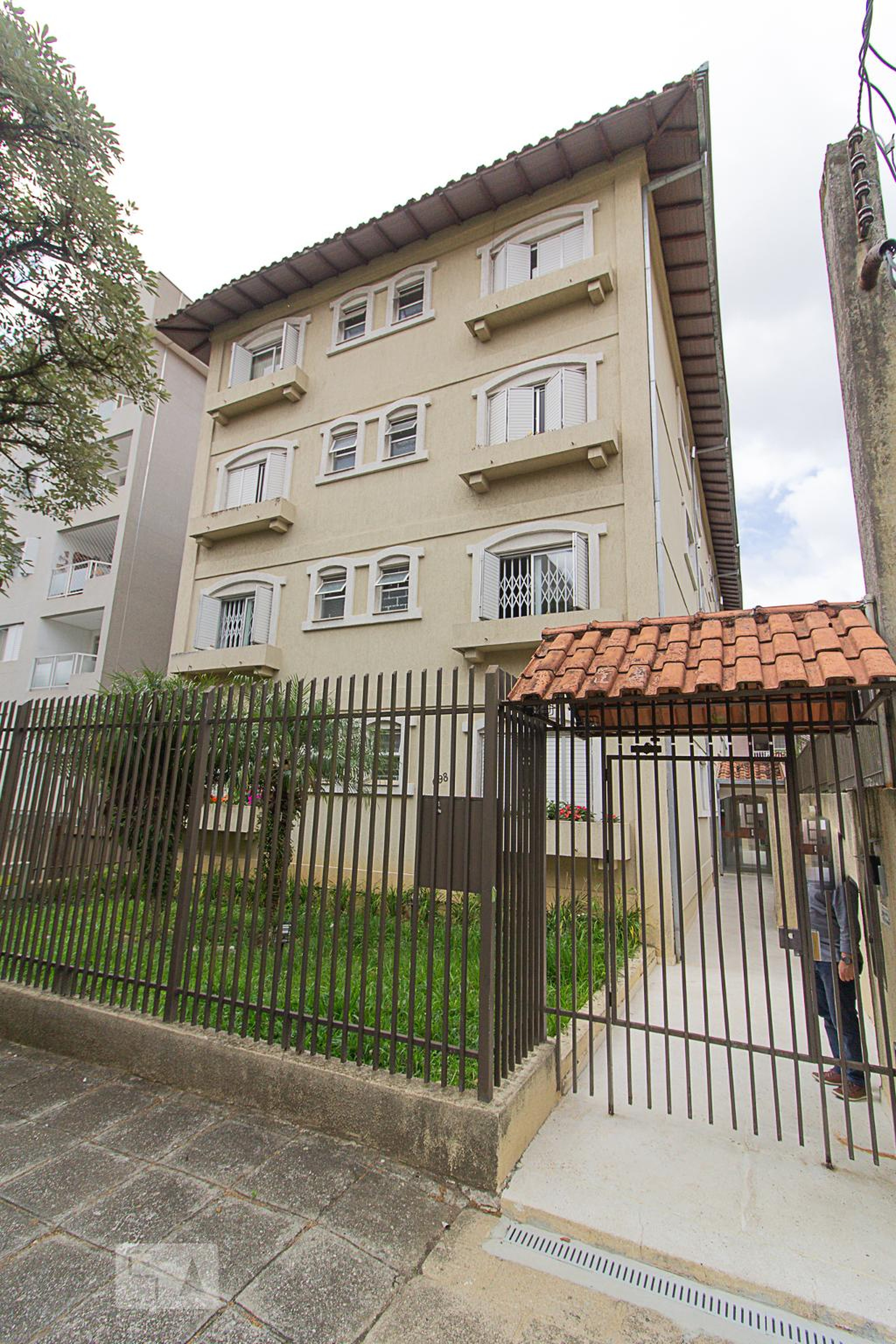 Fachada Condomínio em Rua Palmeiras, 698