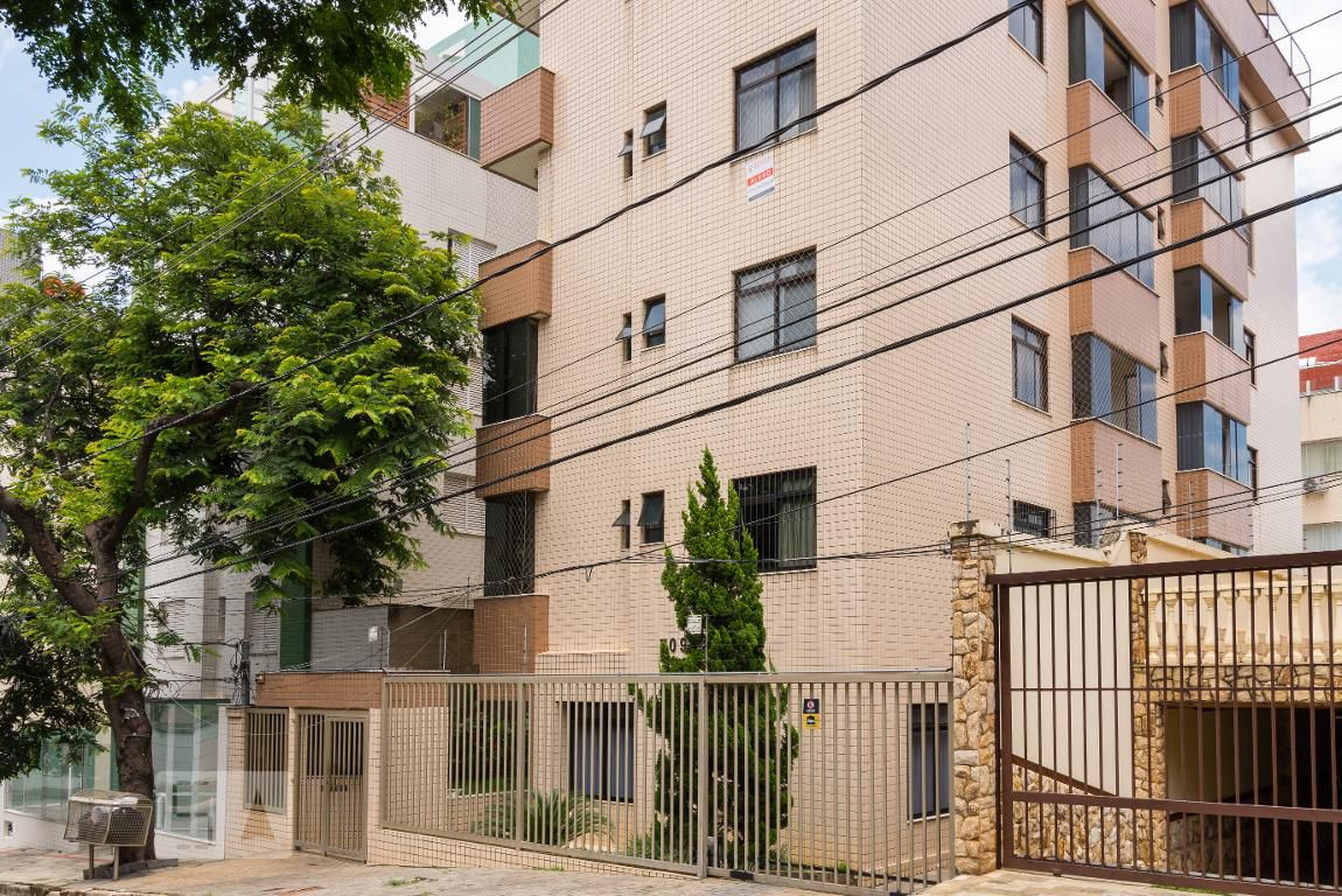 Fachada Condomínio em Rua Castelo Lamêgo, 709