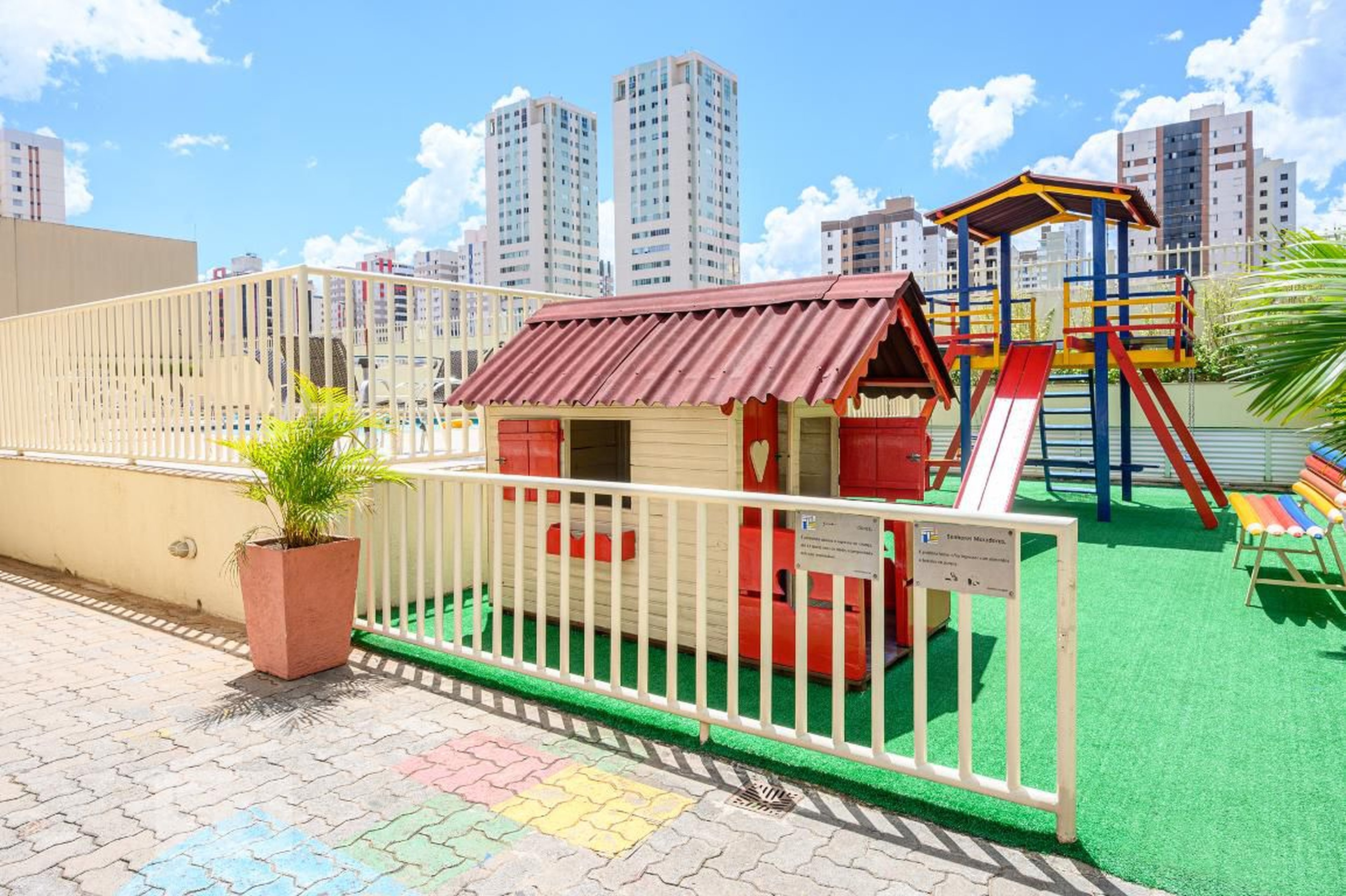 Playground - Mondrian Antares