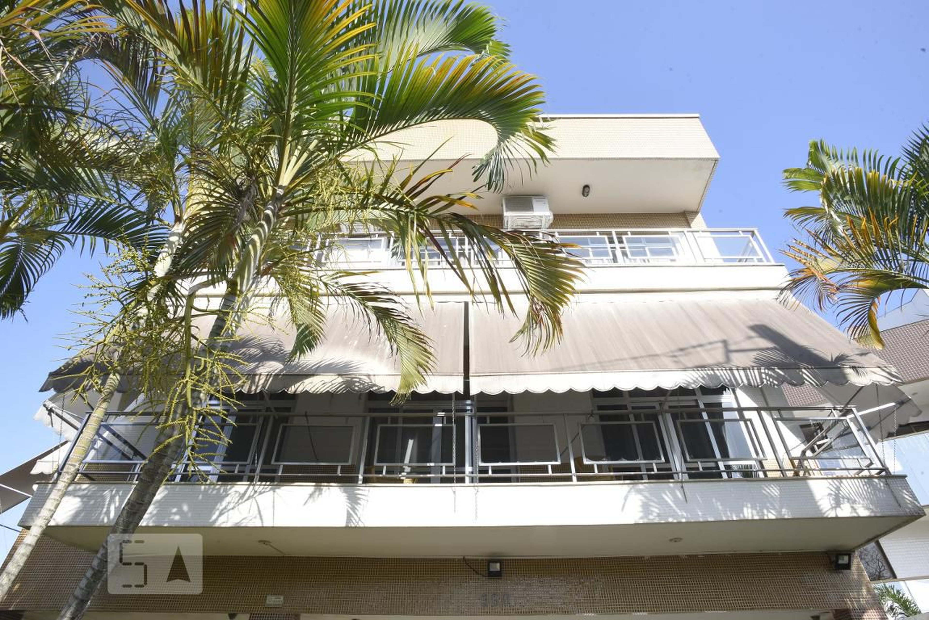 Fachada Condomínio em Rua Alcides de Freitas, 330