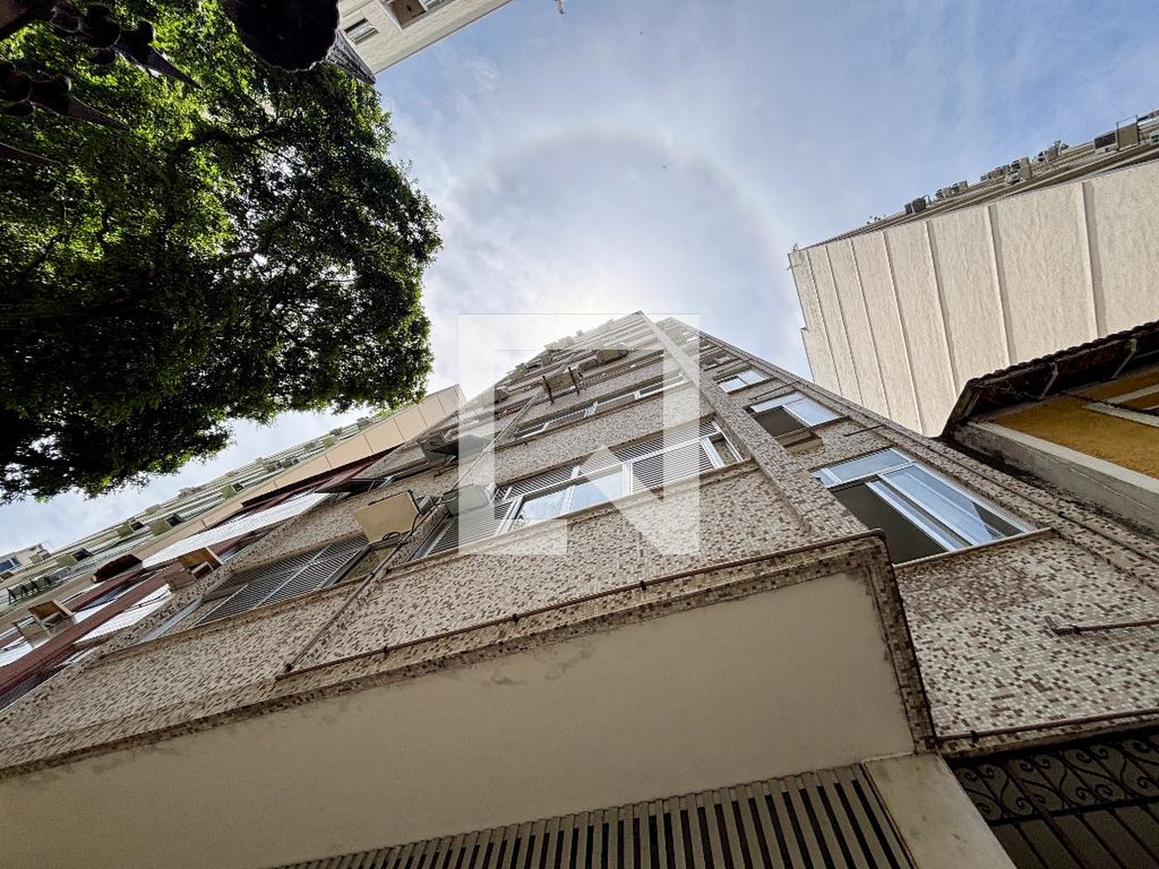 Fachada Condomínio em Rua Leopoldo Miguez, 157