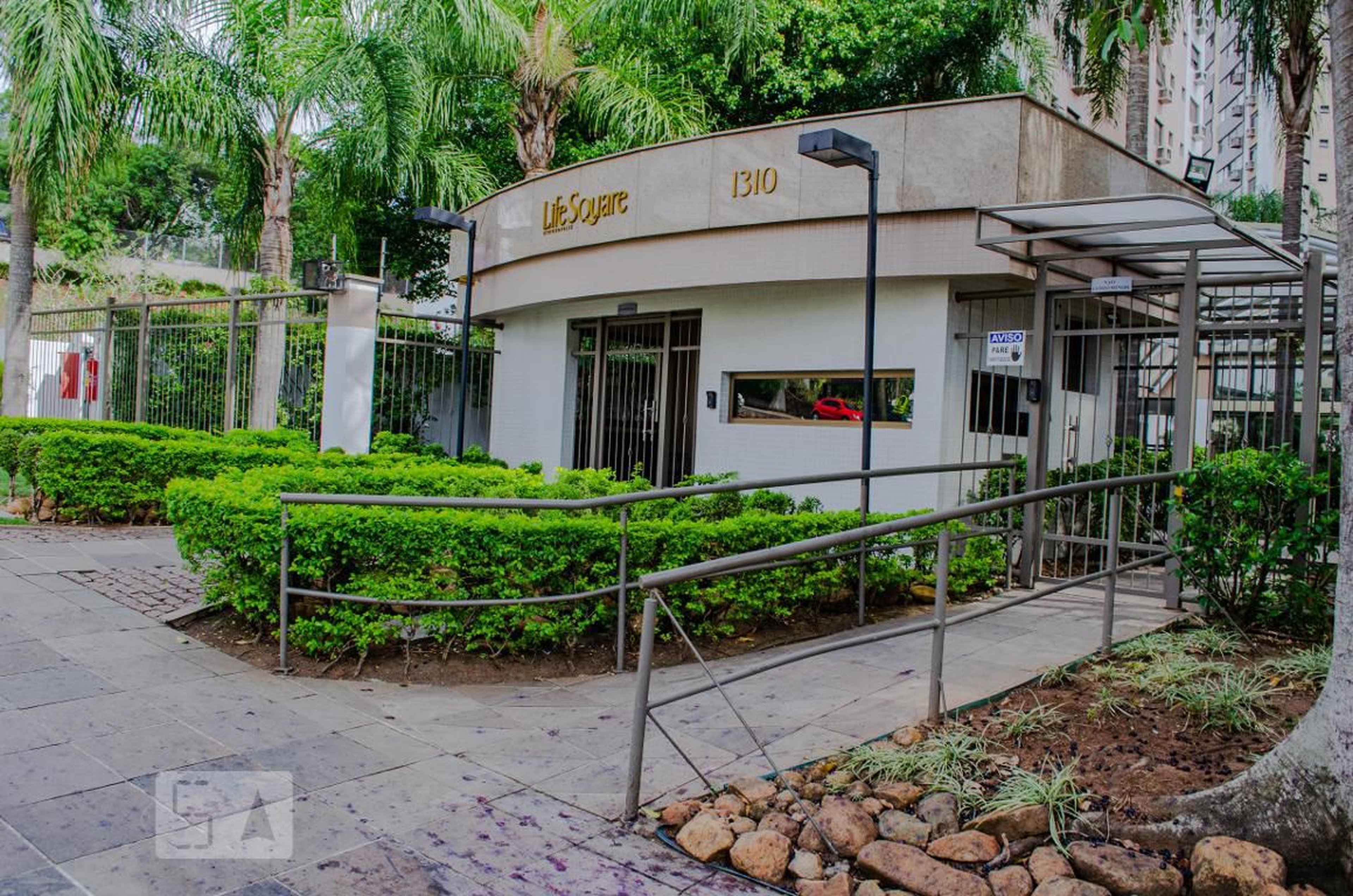 Fachada do Condomínio Condomínio Life Square