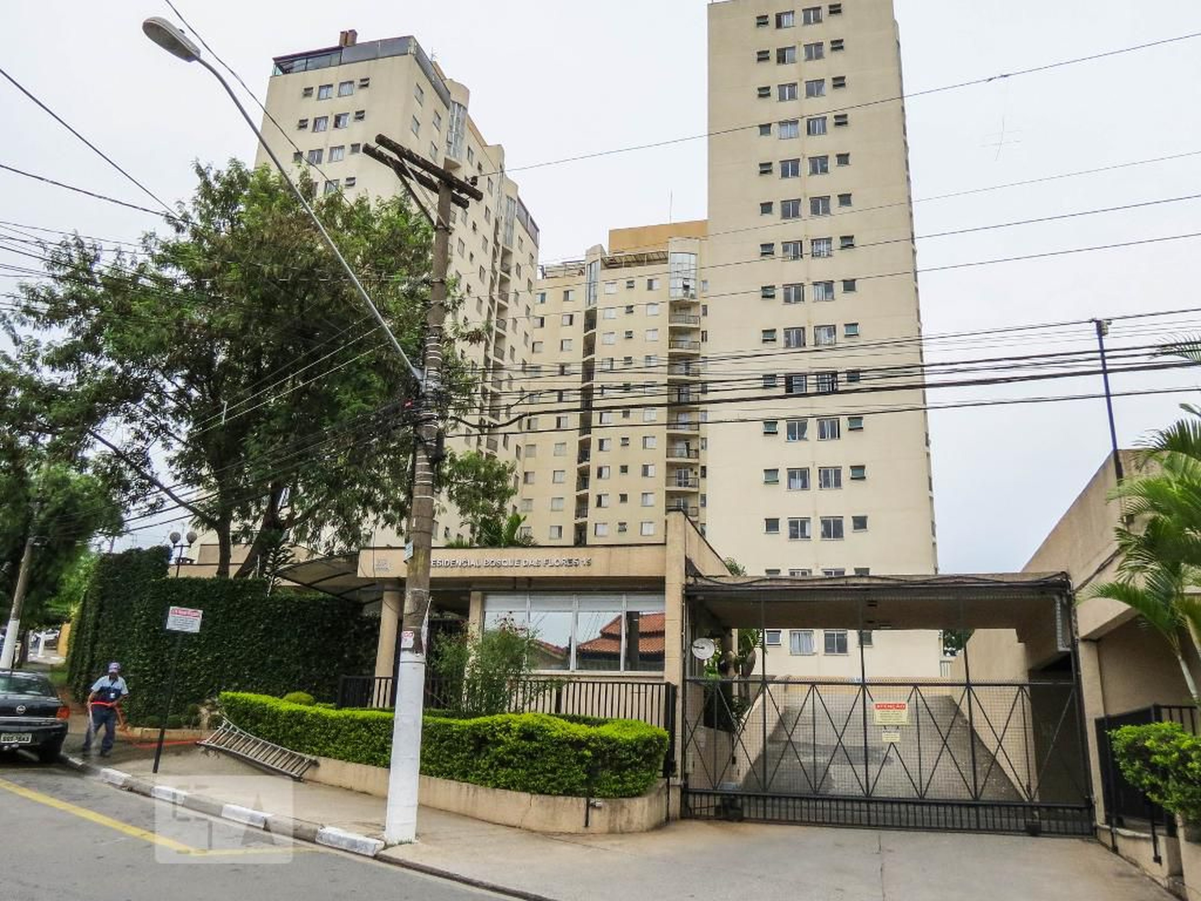 FACHADA DO CONDOMINIO Condomínio Bosque das Flores