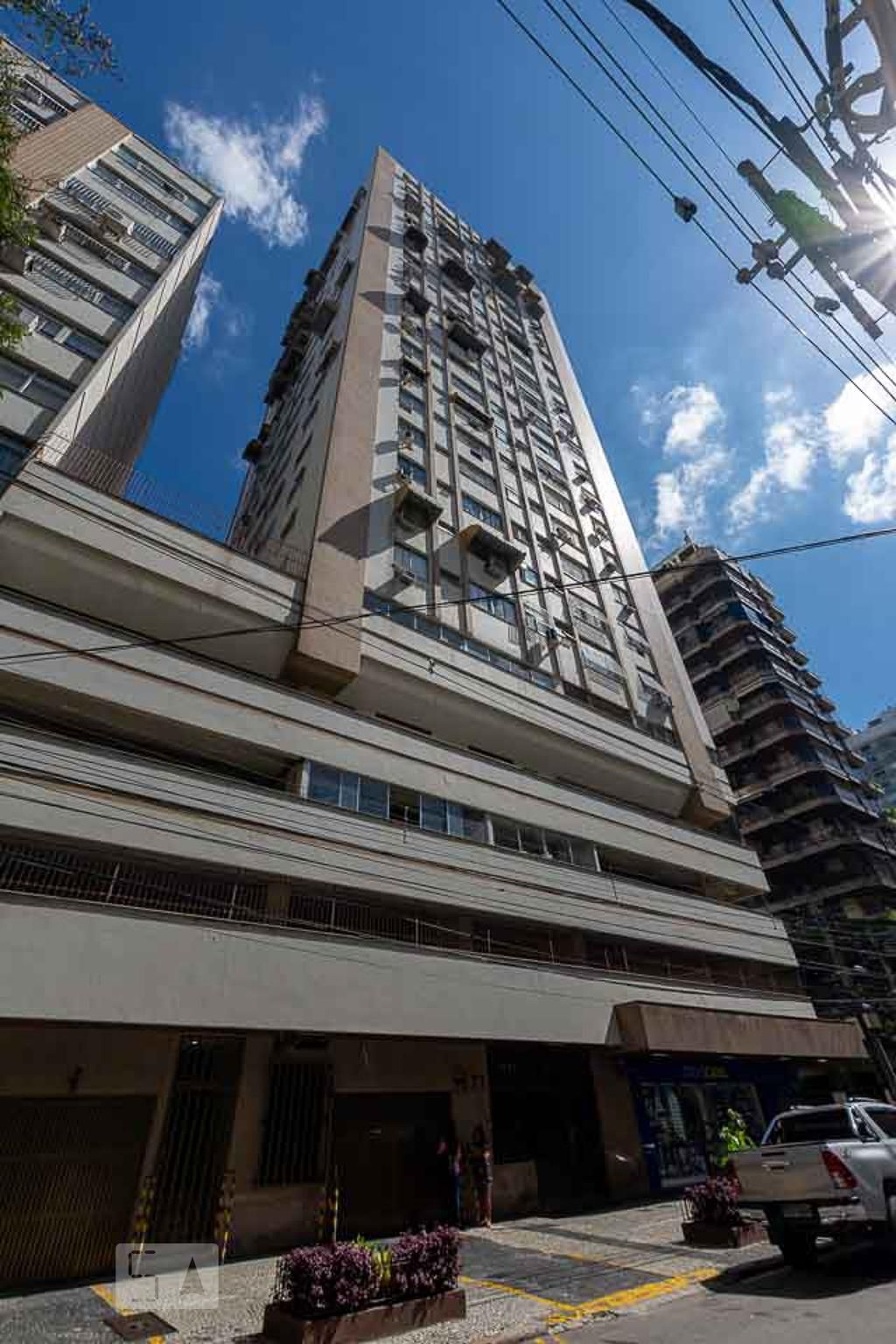 Fachada do Condomínio Condomínio La Rochelle