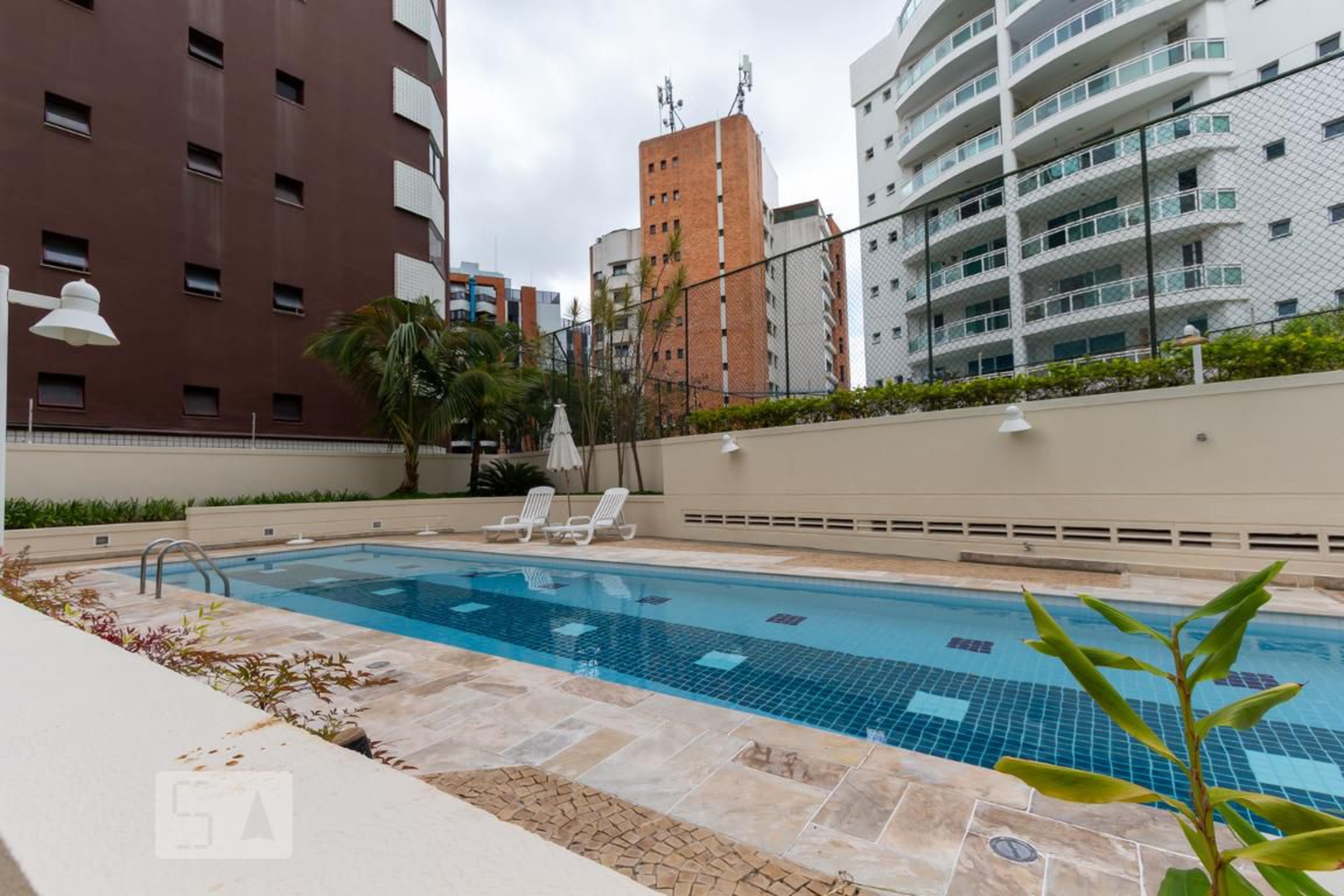 Piscina - Edifício Mont Blanc