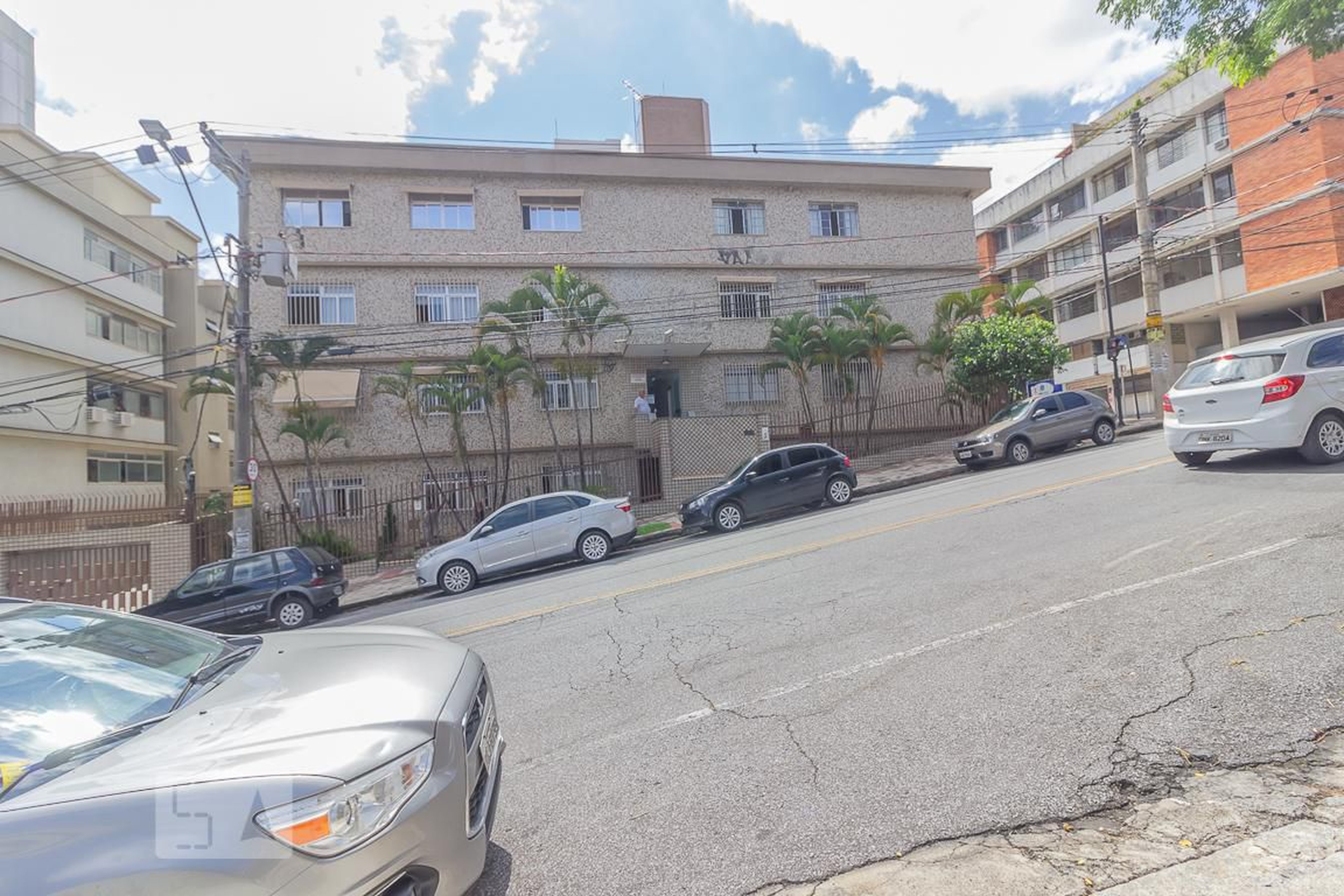 Fachada Condomínio em Rua Almirante Alexandrino, 345