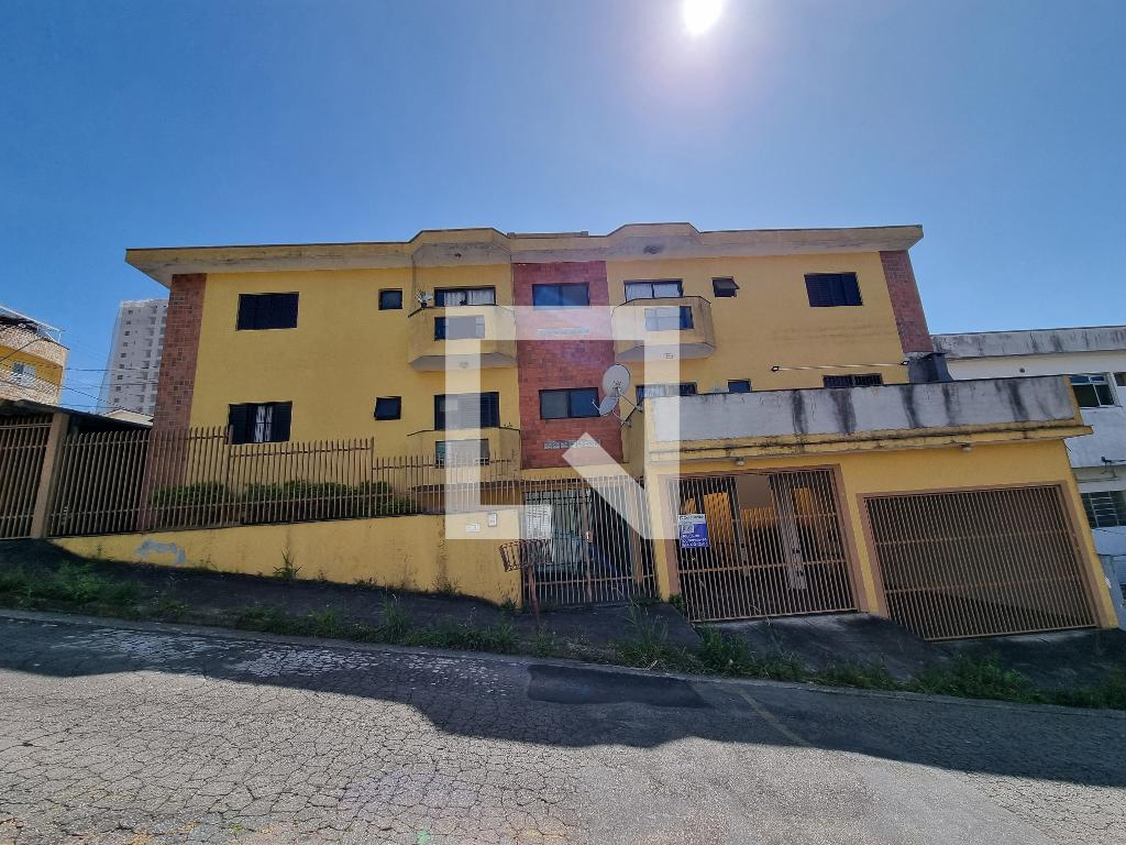 Fachada Condomínio em Rua Rio Preto, 255