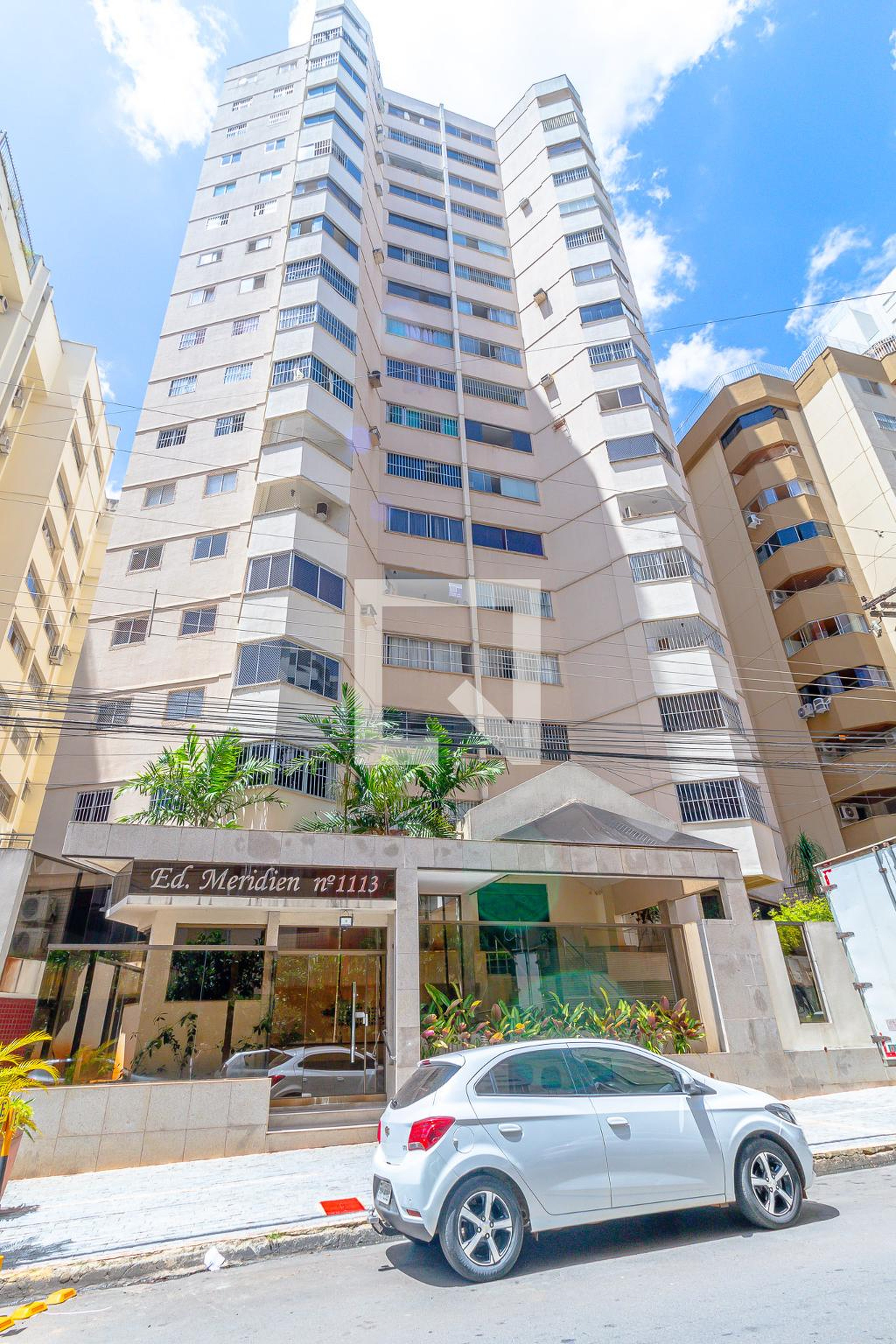 Fachada do Condomínio Edifício Meridien