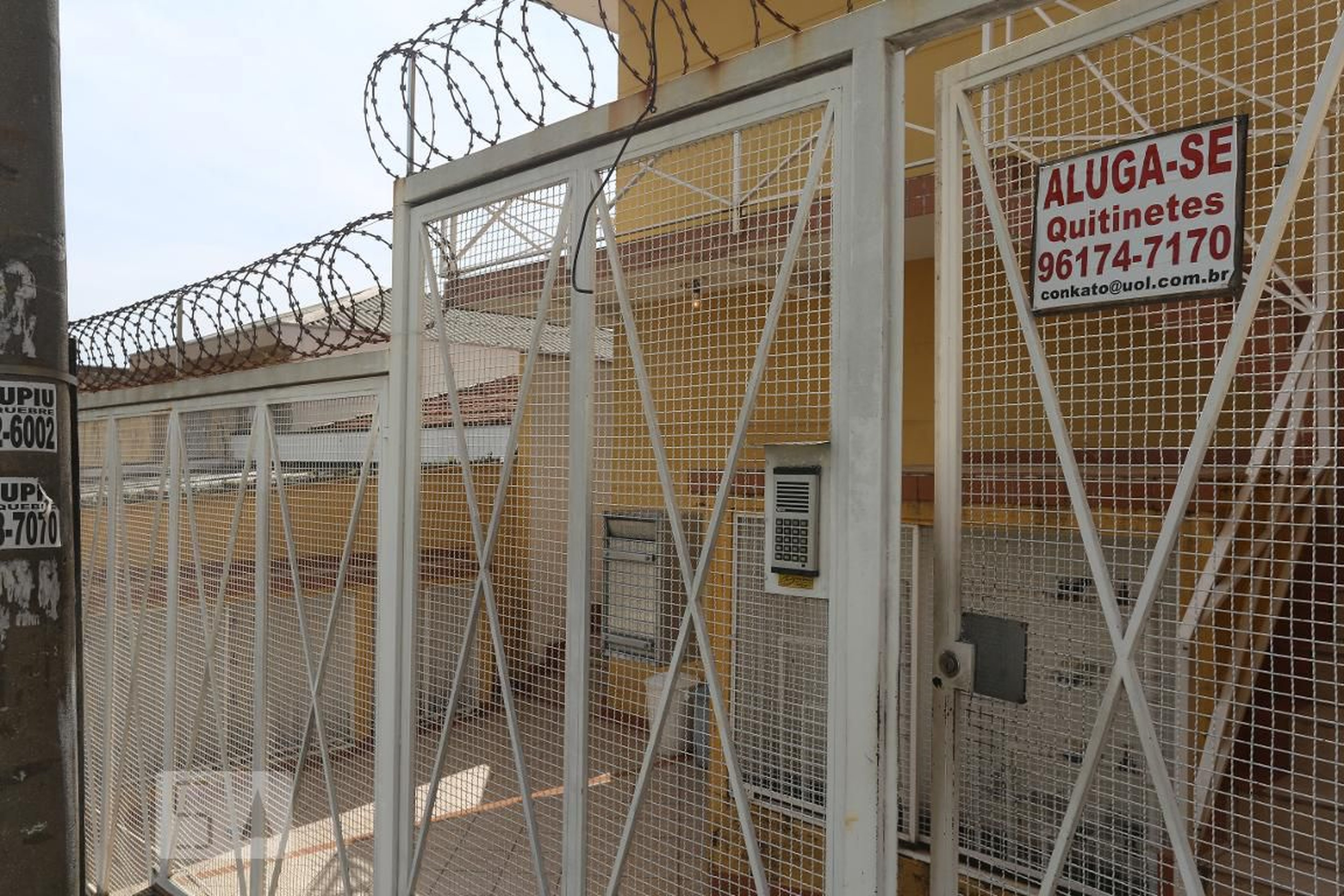 Fachada Condomínio em Rua Elízio de Carvalho, 171