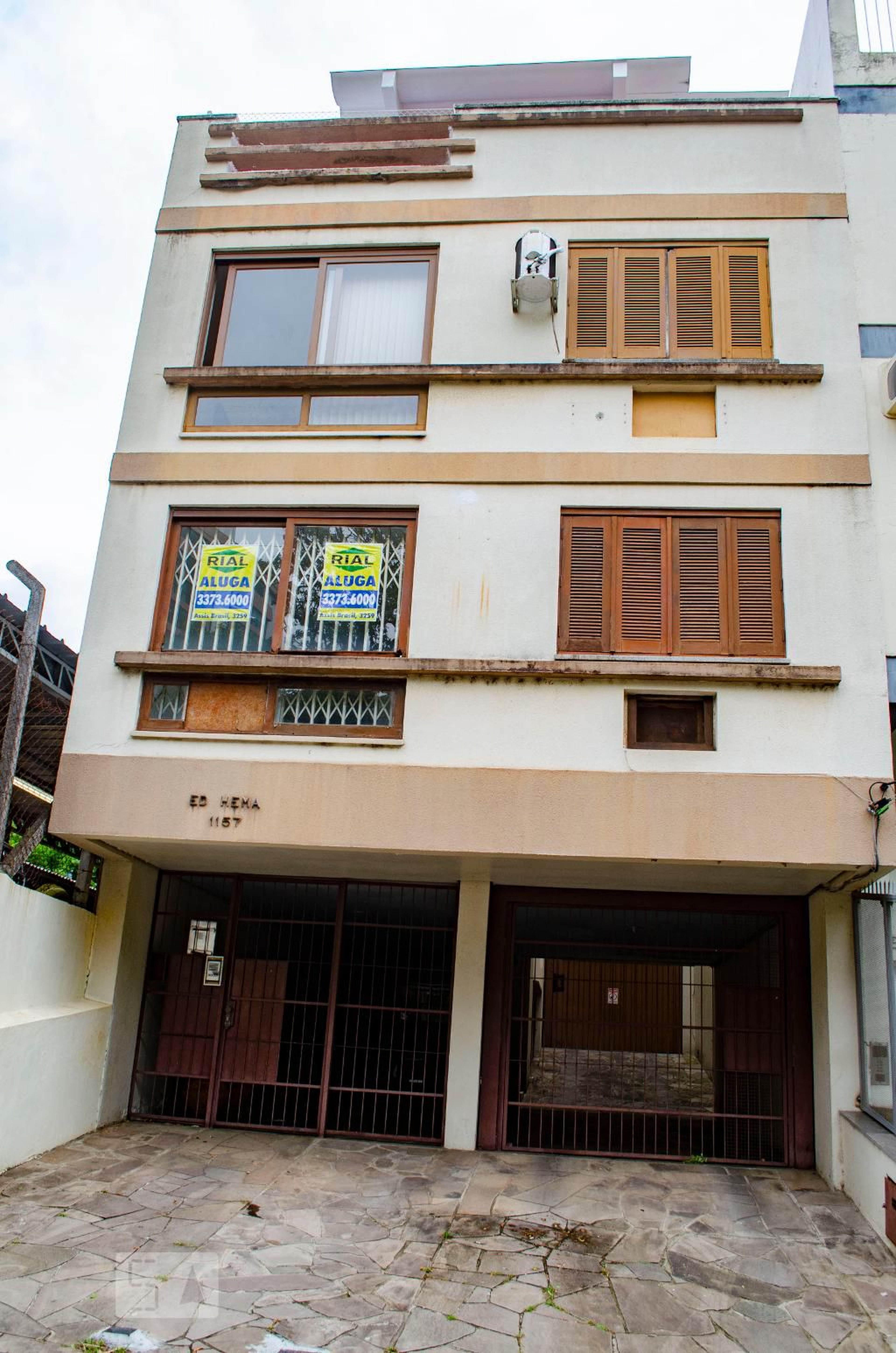 Prédio Condomínio em Rua Doutor Eduardo Chartier, 1157