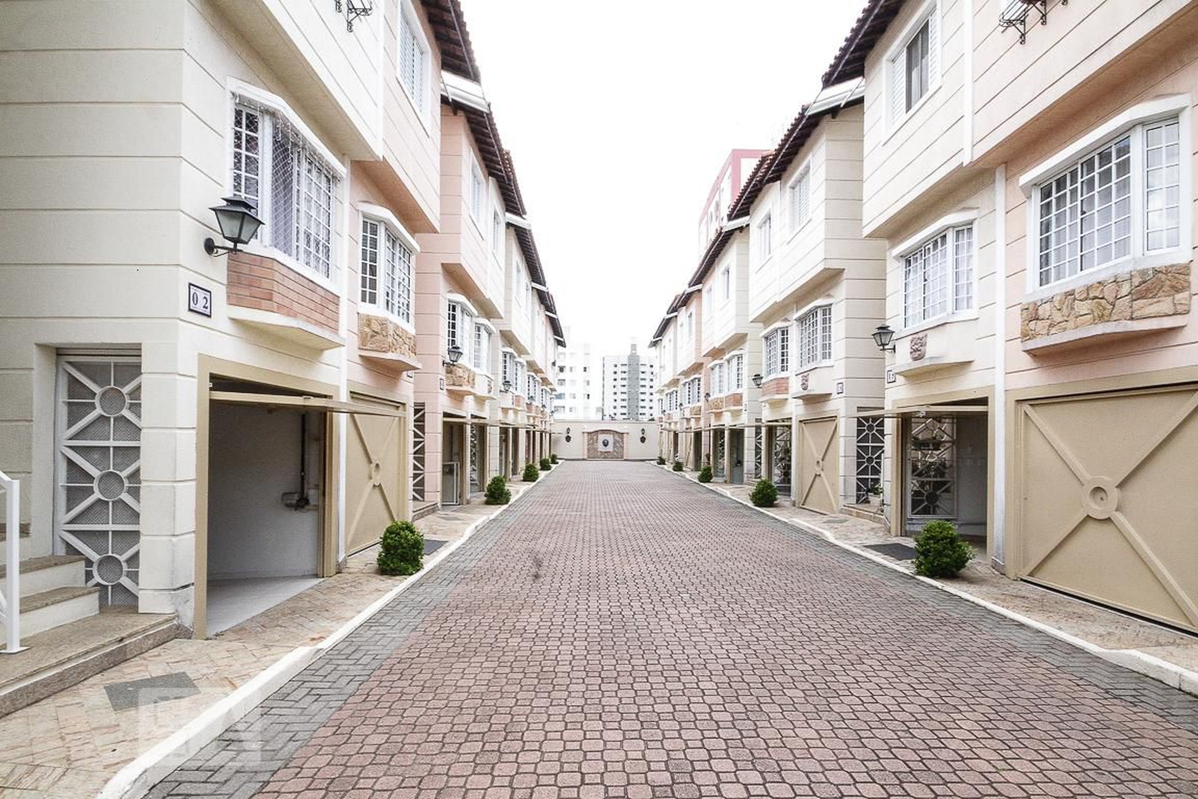 Fachada Condomínio English Village