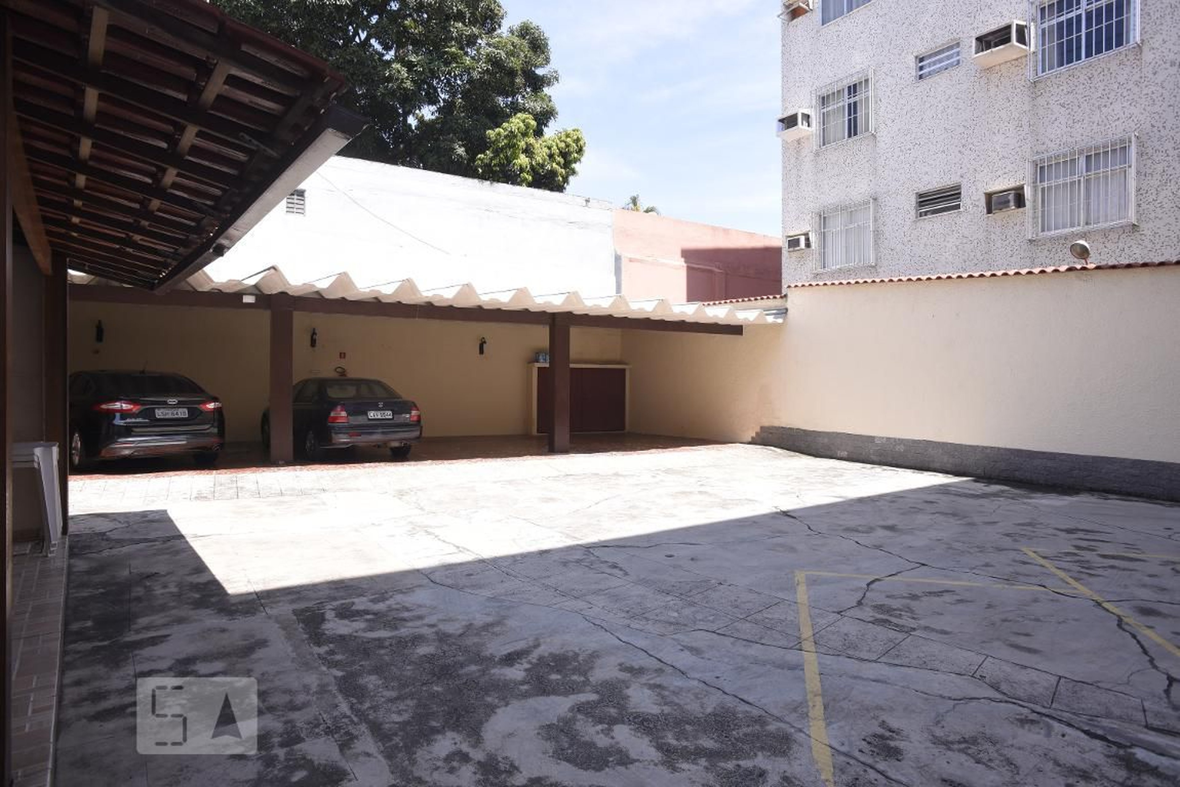 Estacionamento - Es. Abélia