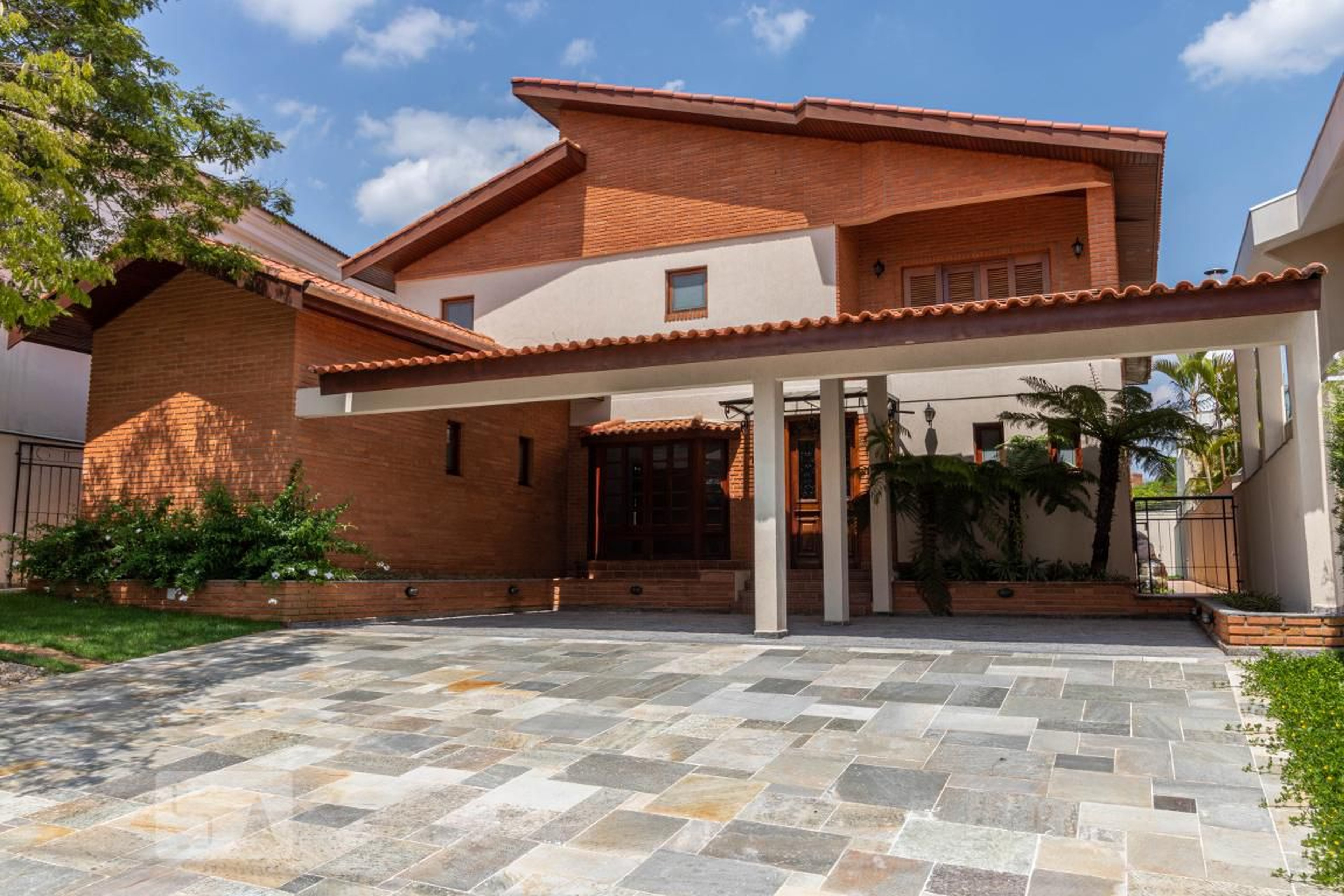 Fachada Condomínio em Alameda Jurema, 196