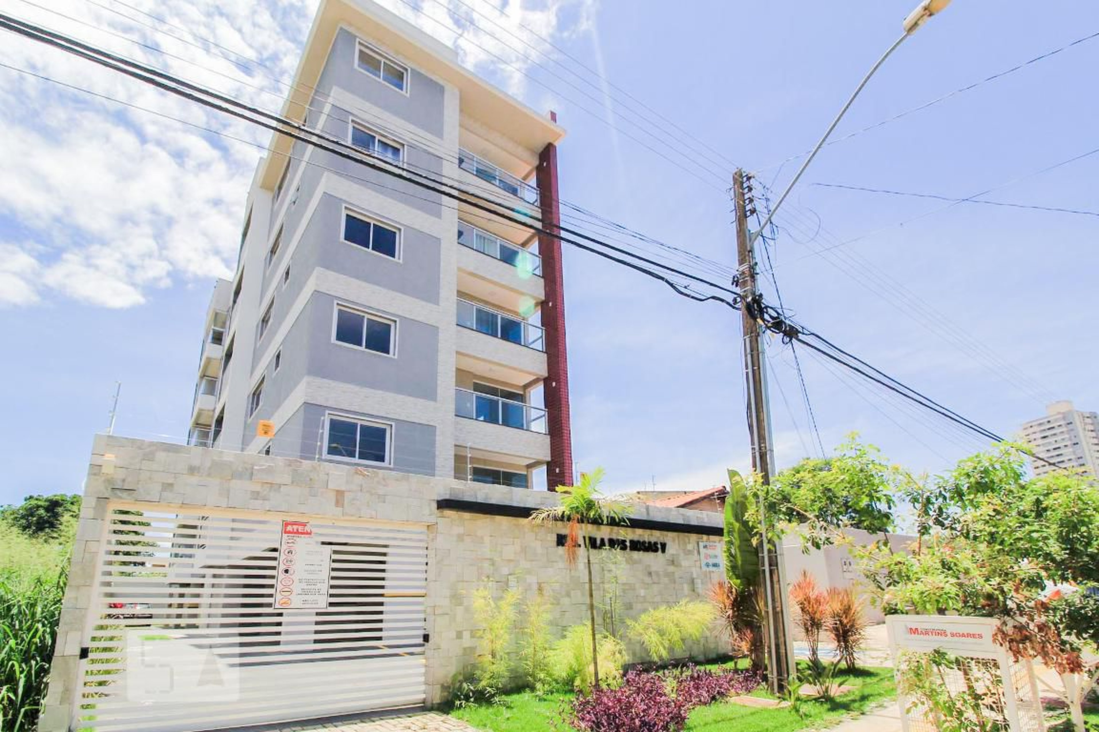 Fachada do Condomínio Condomínio Vila das Rosas 5