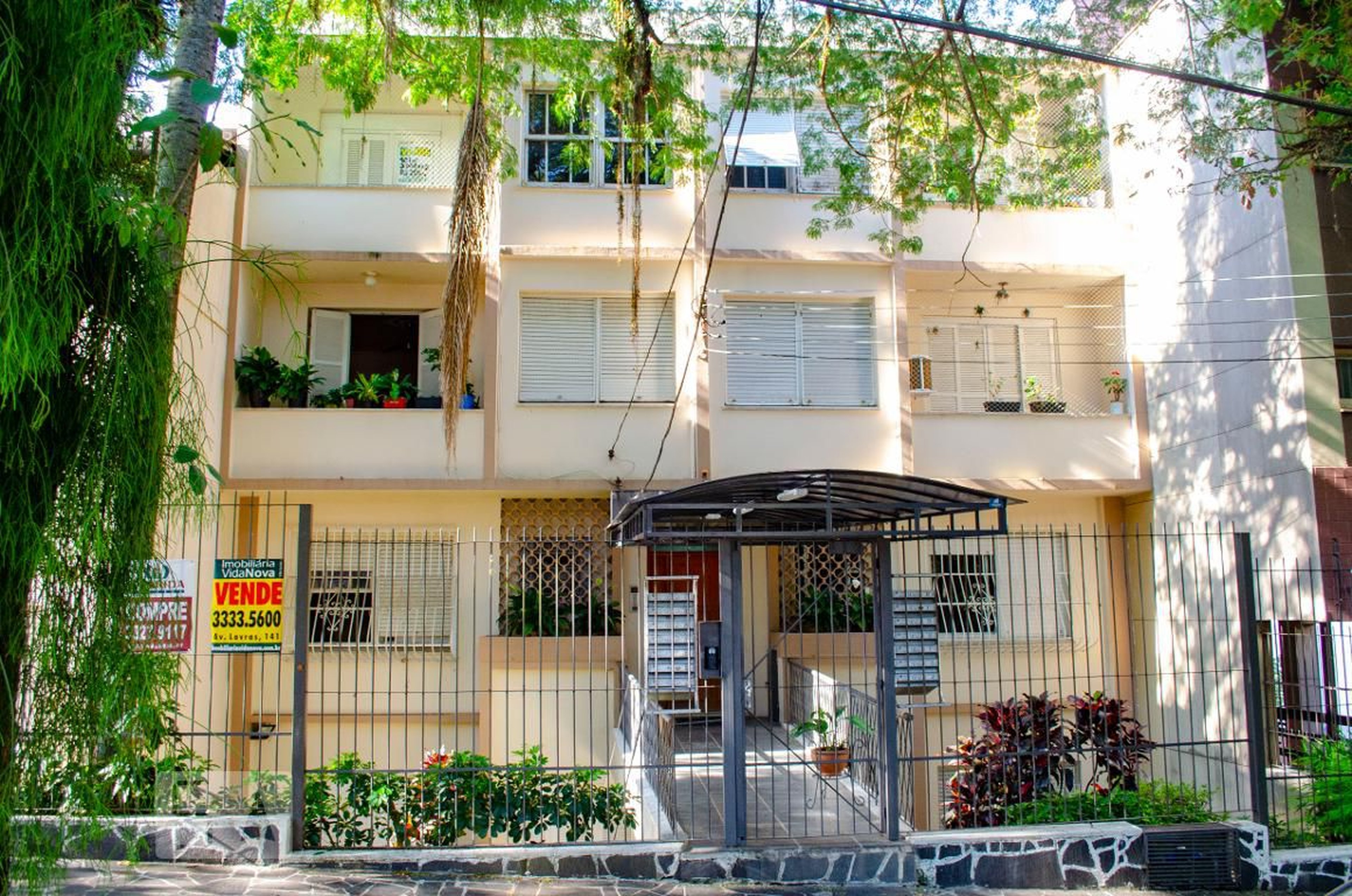 Fachada do Condomínio Condomínio em Rua Perpétua Téles, 18