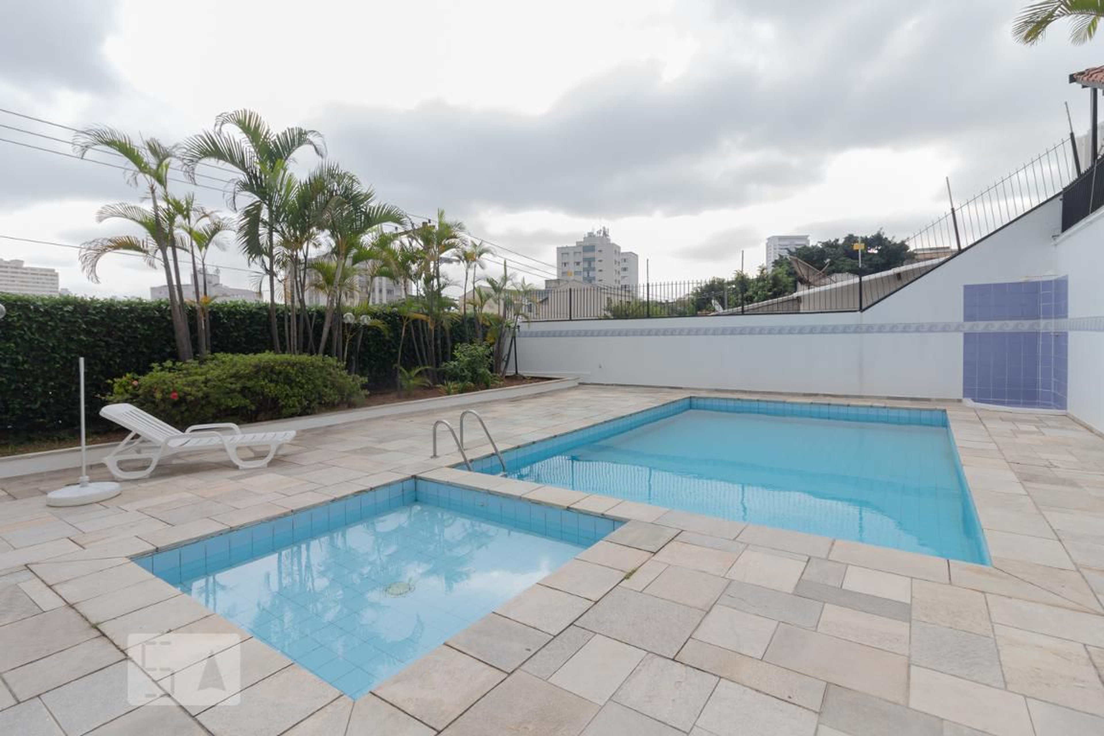 Piscina - Edifício Maison Drumond