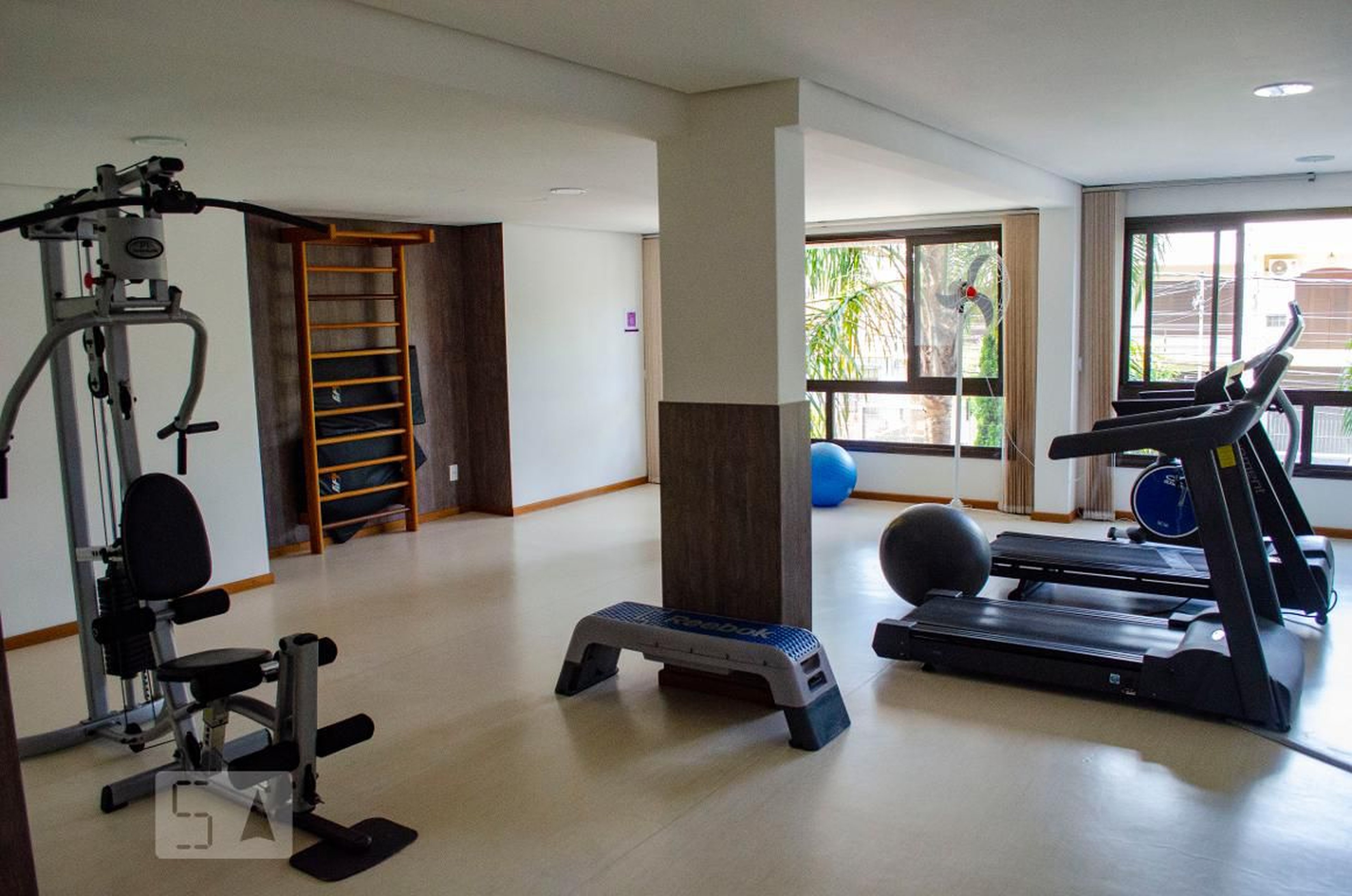 Academia - Century Park