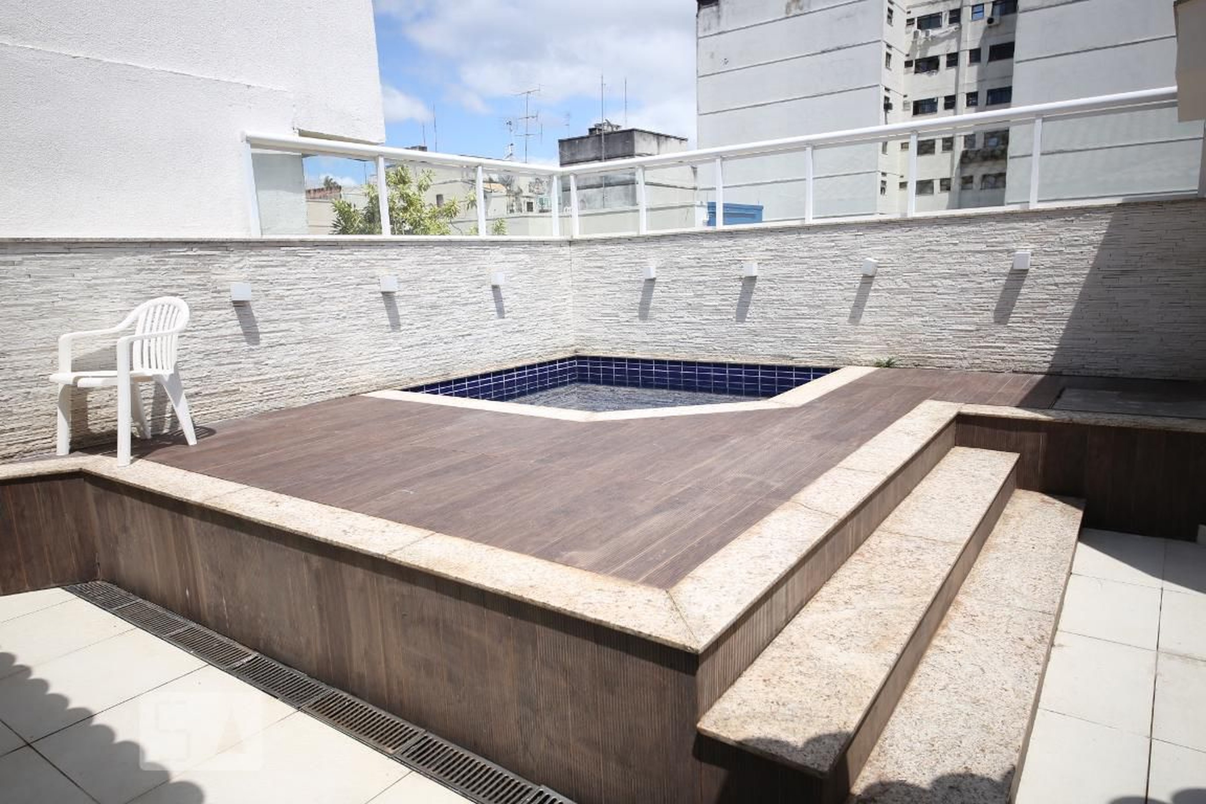 Piscina Condomínio Clamax