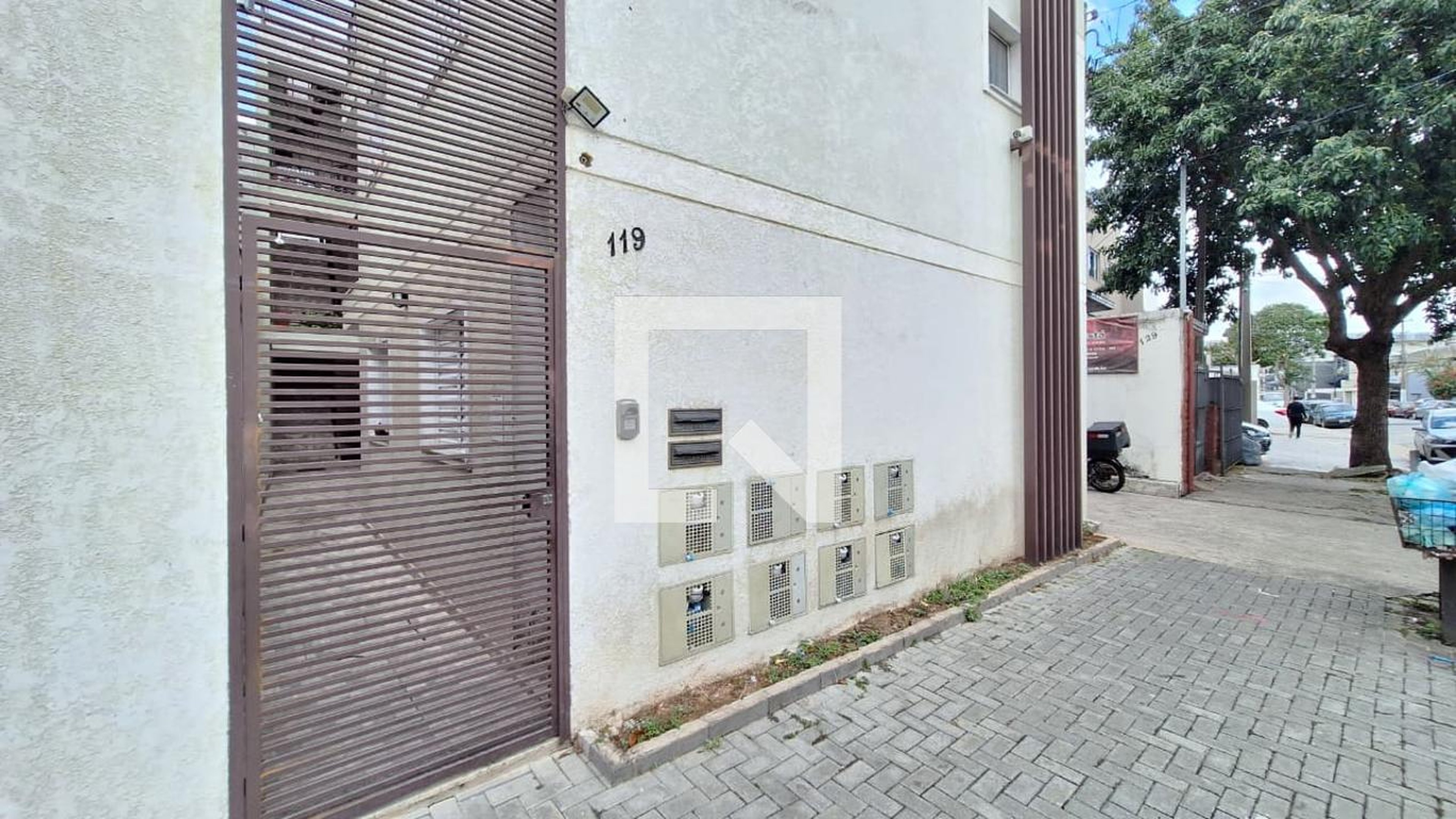 Fachada Condomínio em Rua Alvarenga Peixoto, 119