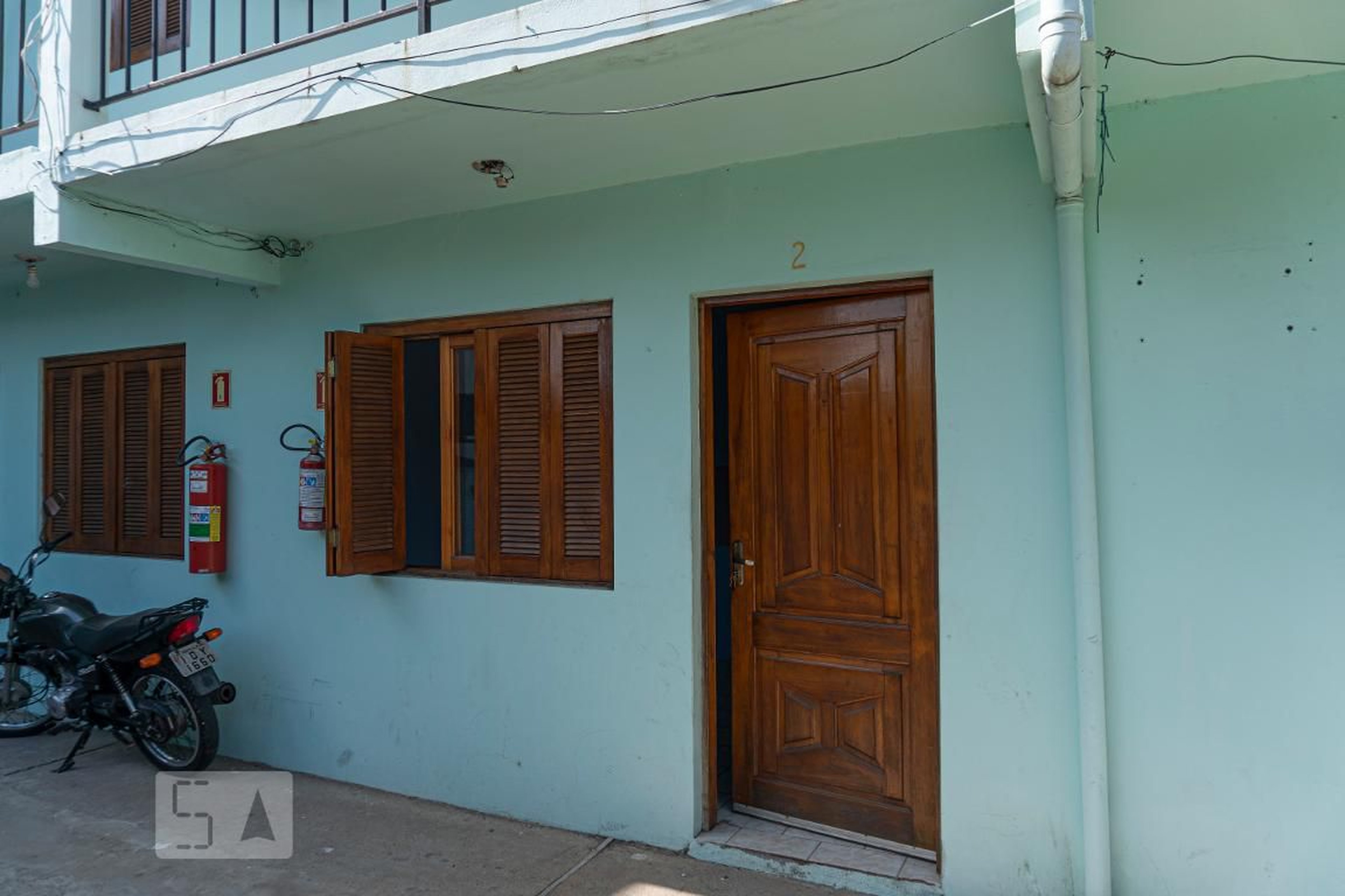 Fachada Condomínio em Rua Ferrabraz, 334