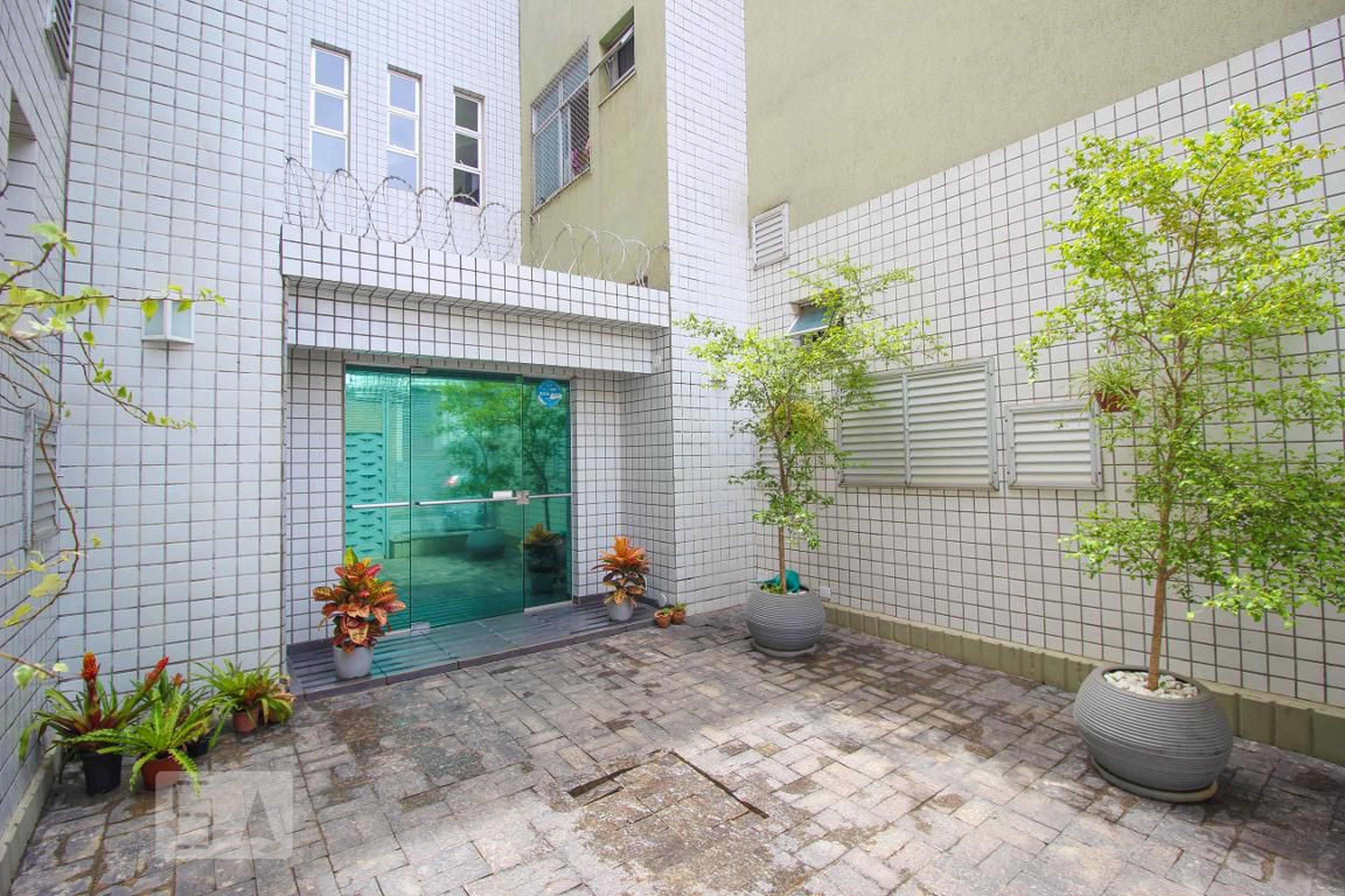 Entrada - Alberto Ferraz