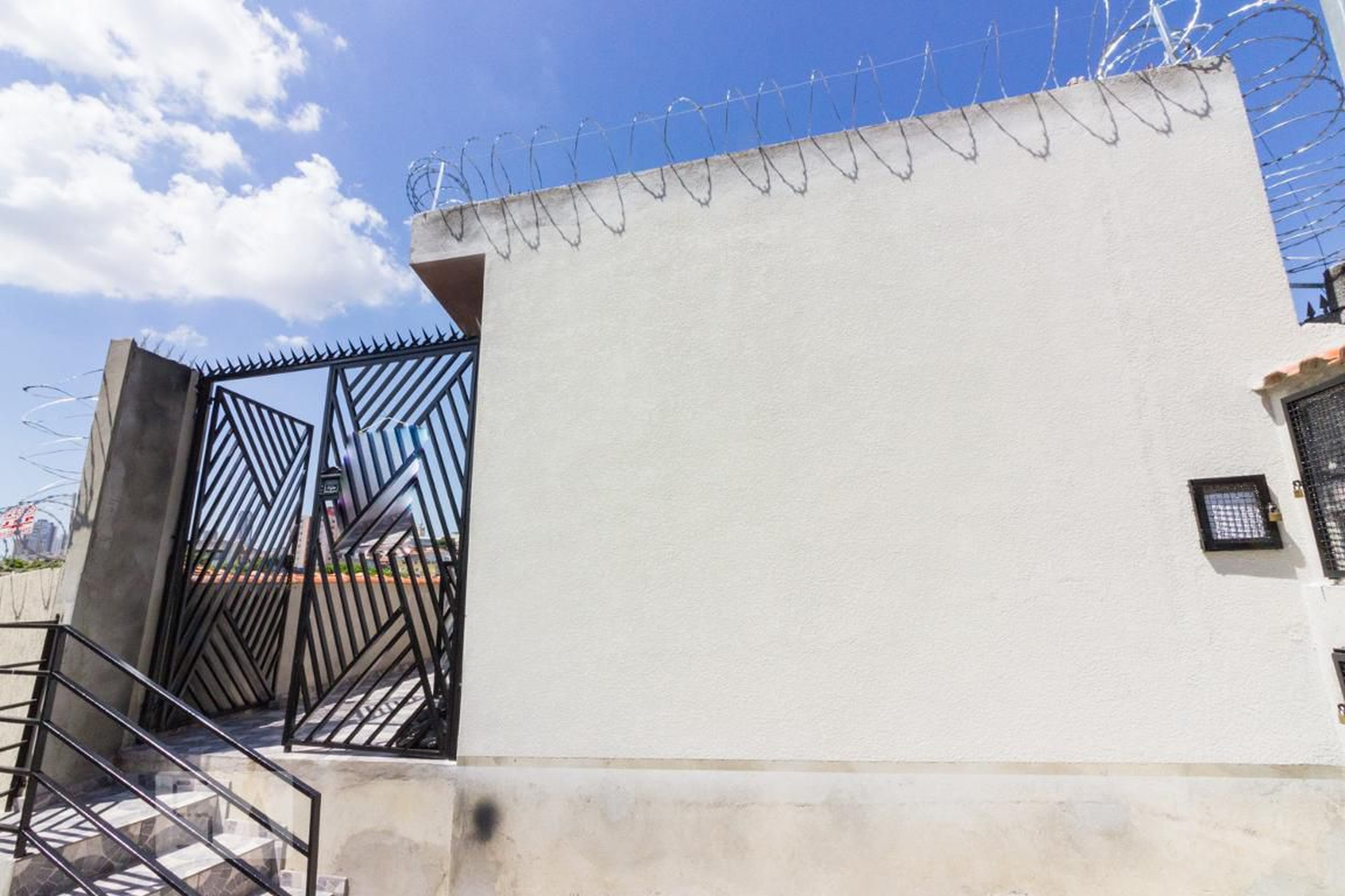 Fachada Condomínio em Rua Moreira, 290