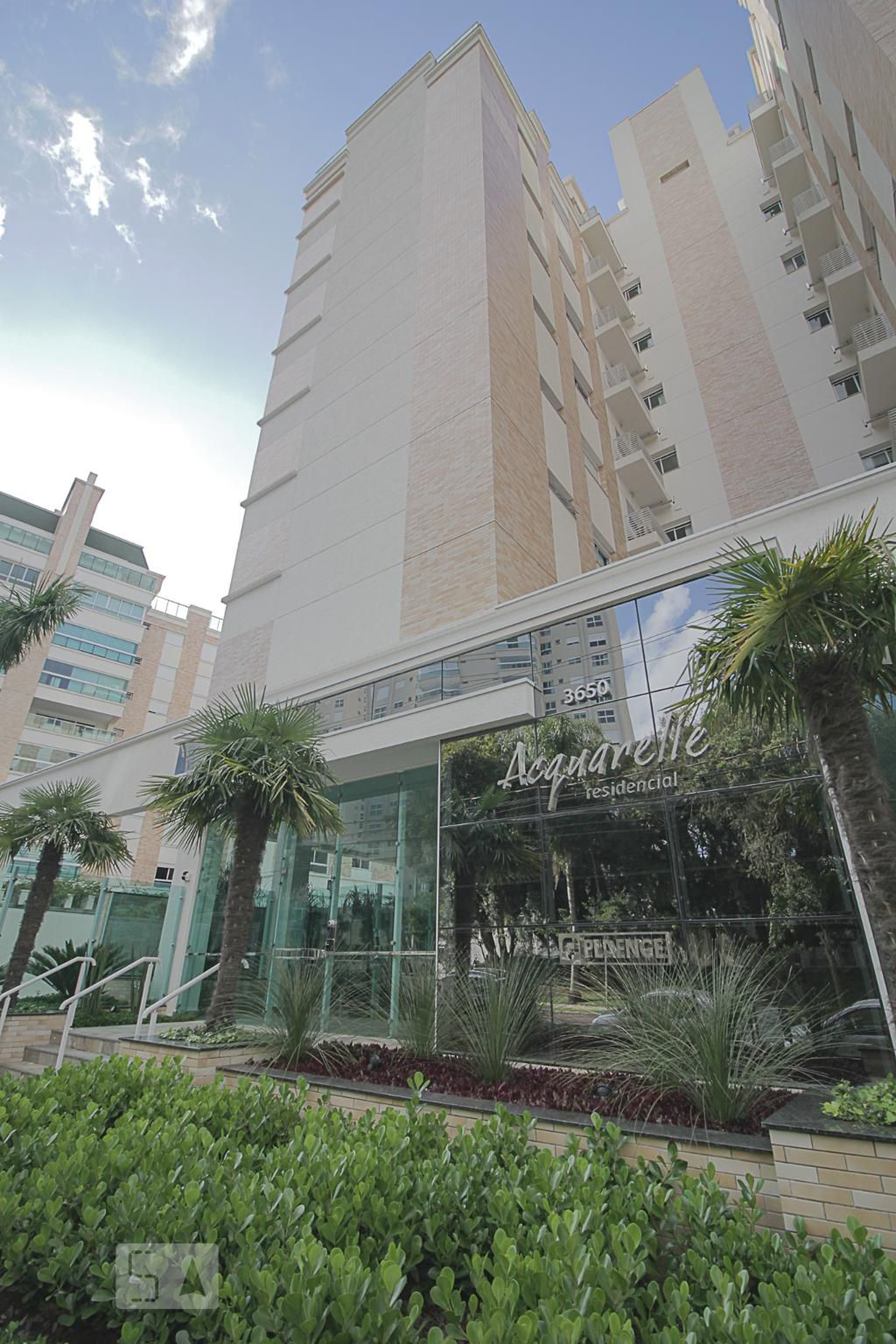 Fachada do Condomínio Condomínio Acquarelle