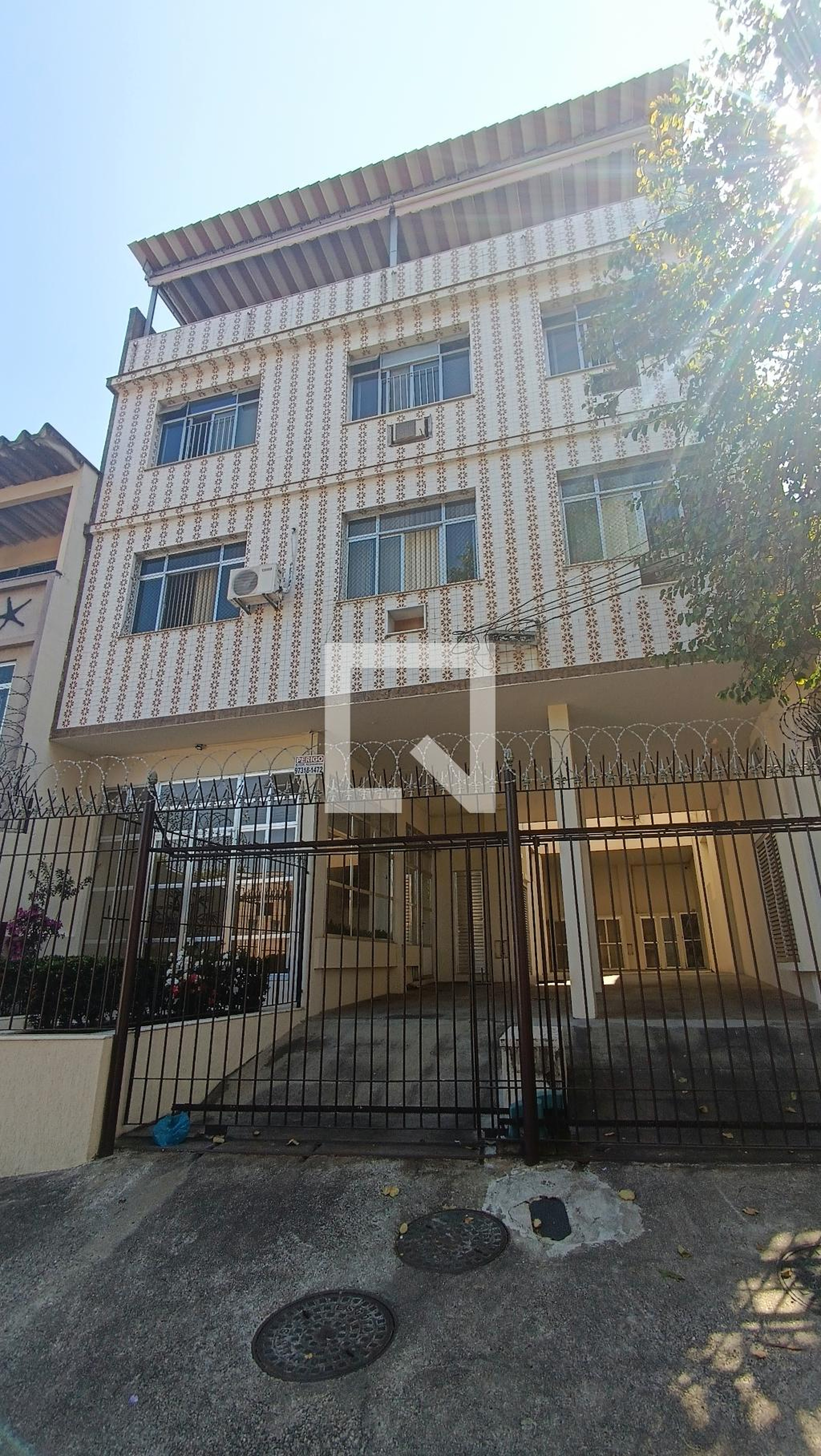 Fachada Condomínio em Rua Jaburana, 35