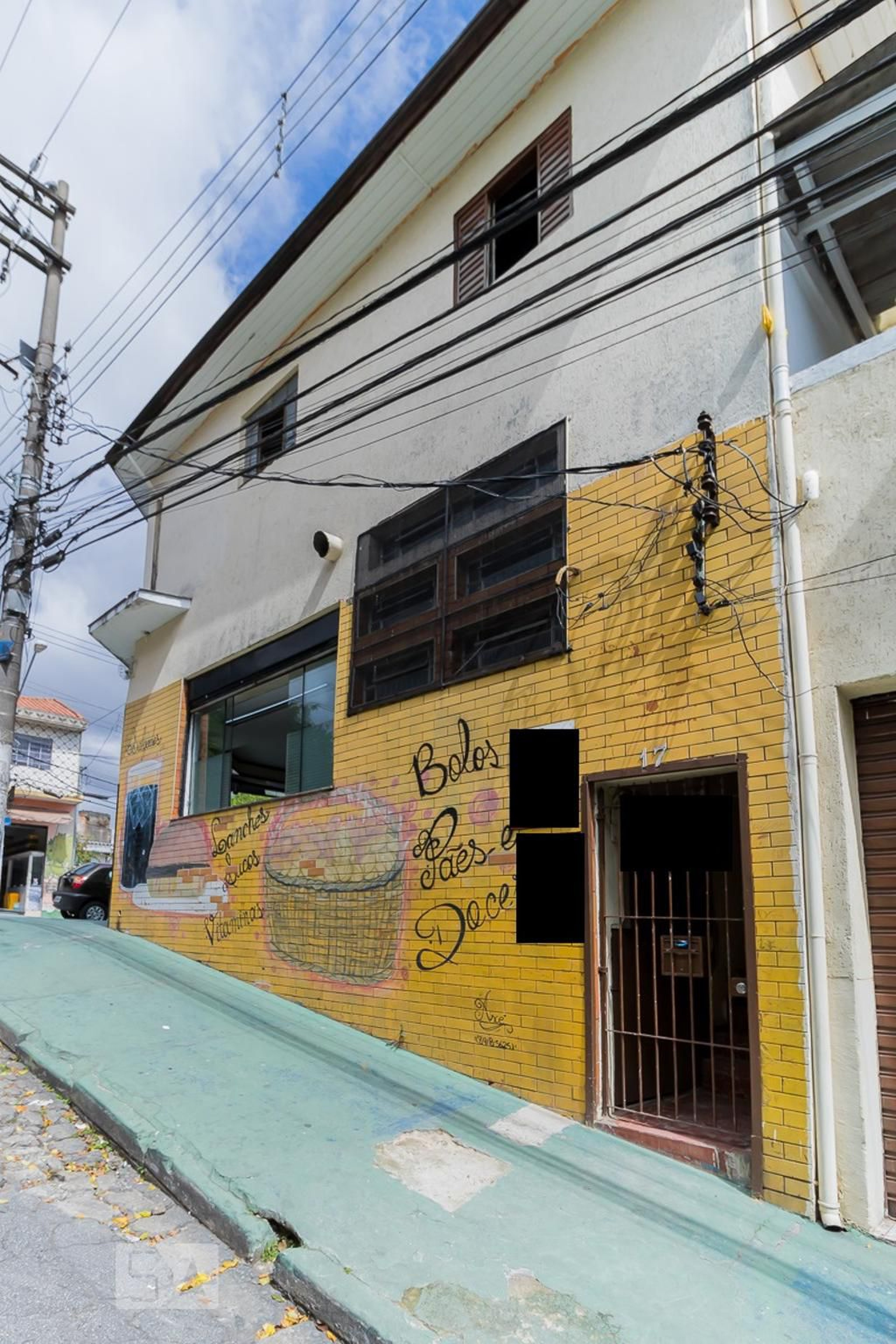 Fachada Condomínio em Rua Roiz Barros, 17