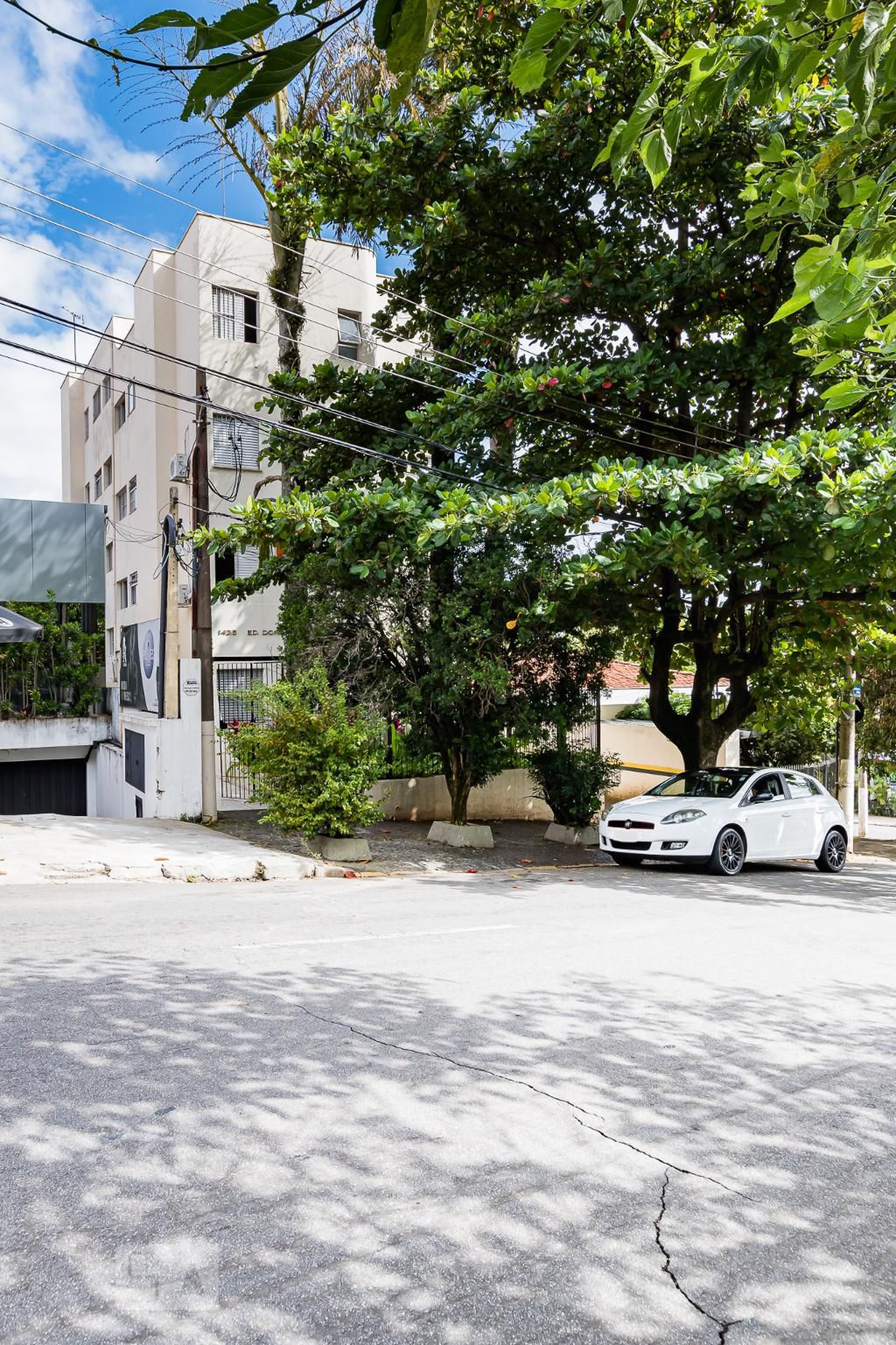 Fachada do Condomínio Edifício Dona Denise