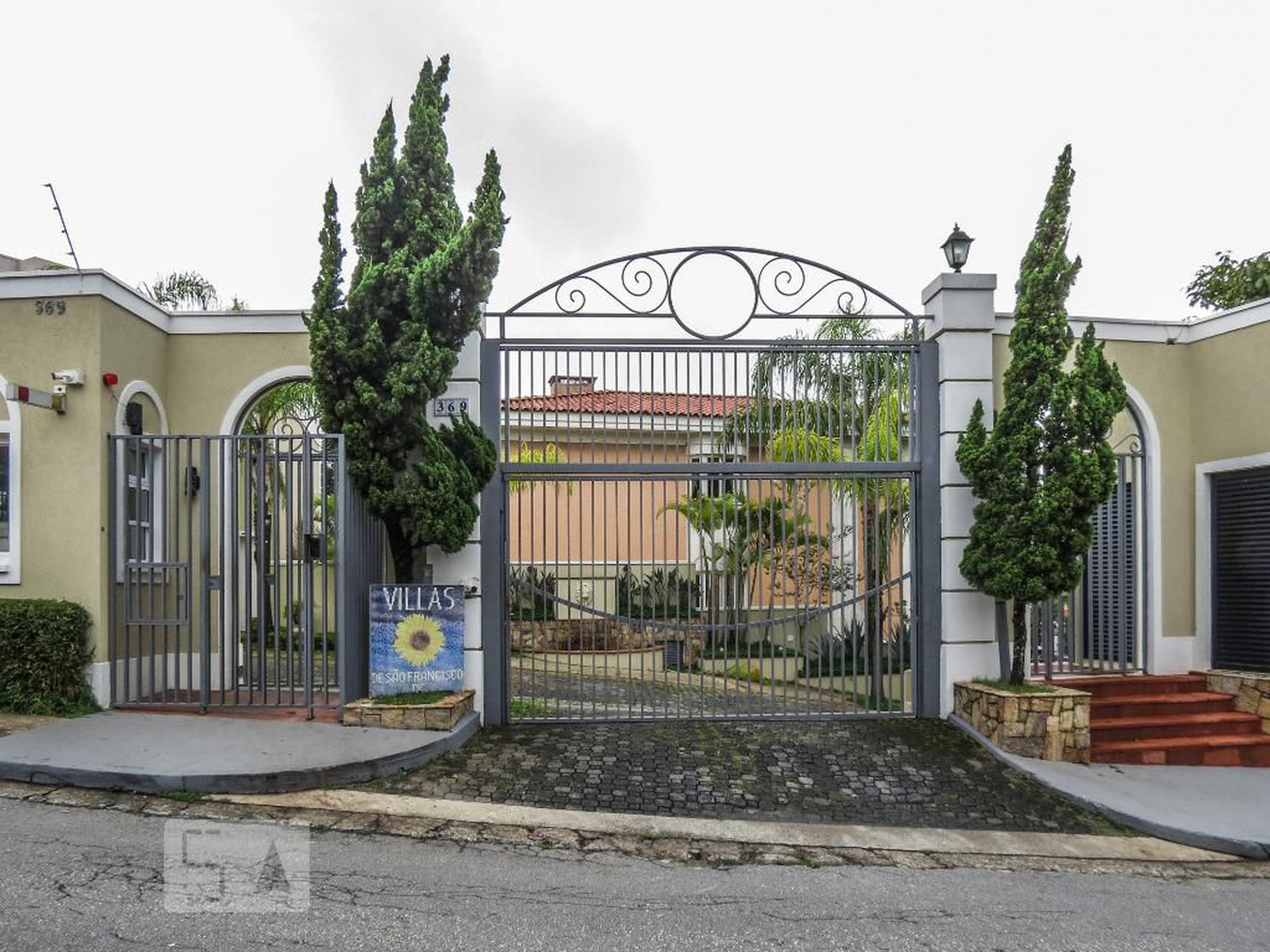 FACHADA DO CONDOMÍNIO Condomínio Villas de São Francisco IX