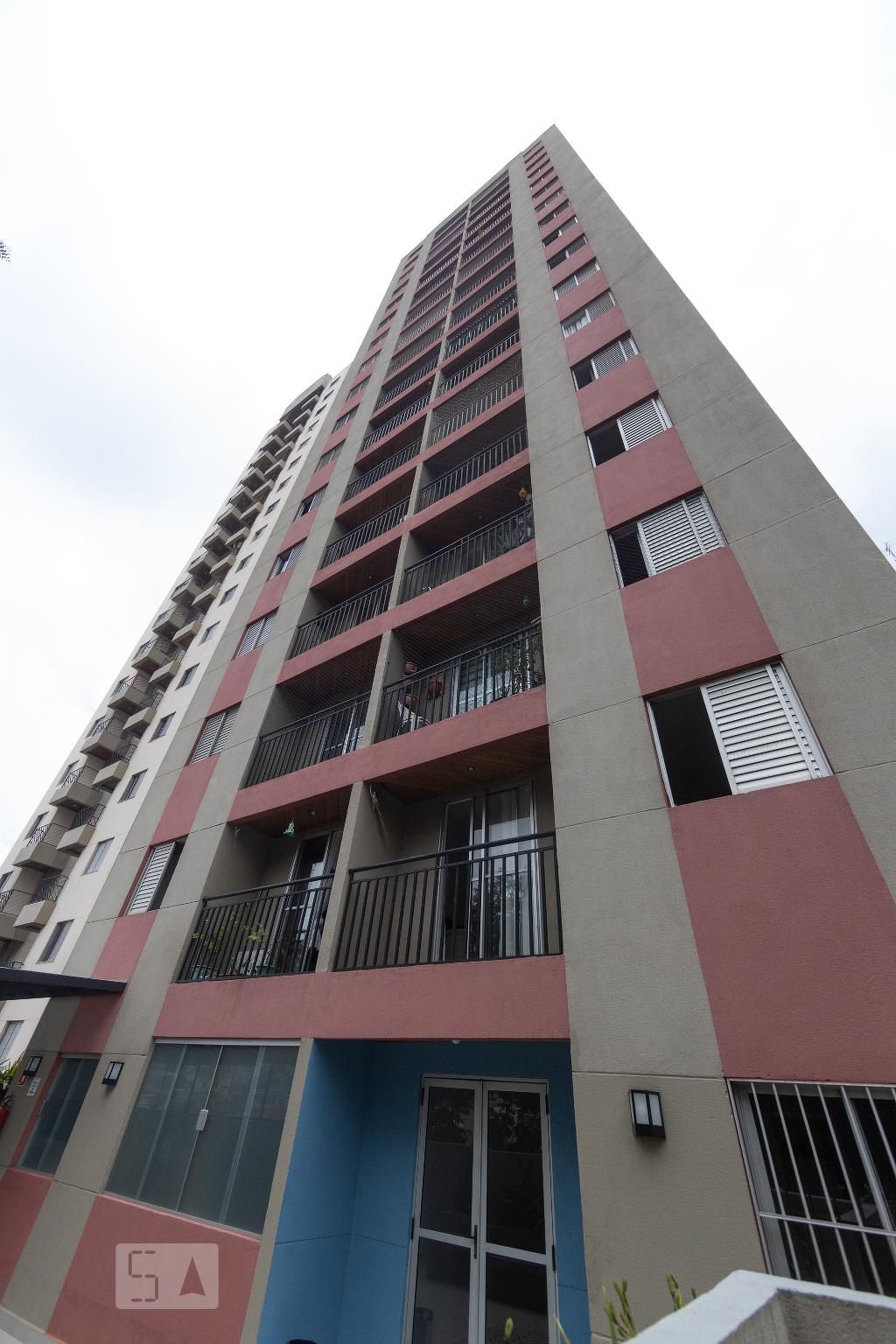 Fachada Condomínio em Rua Maria Carlota, 220