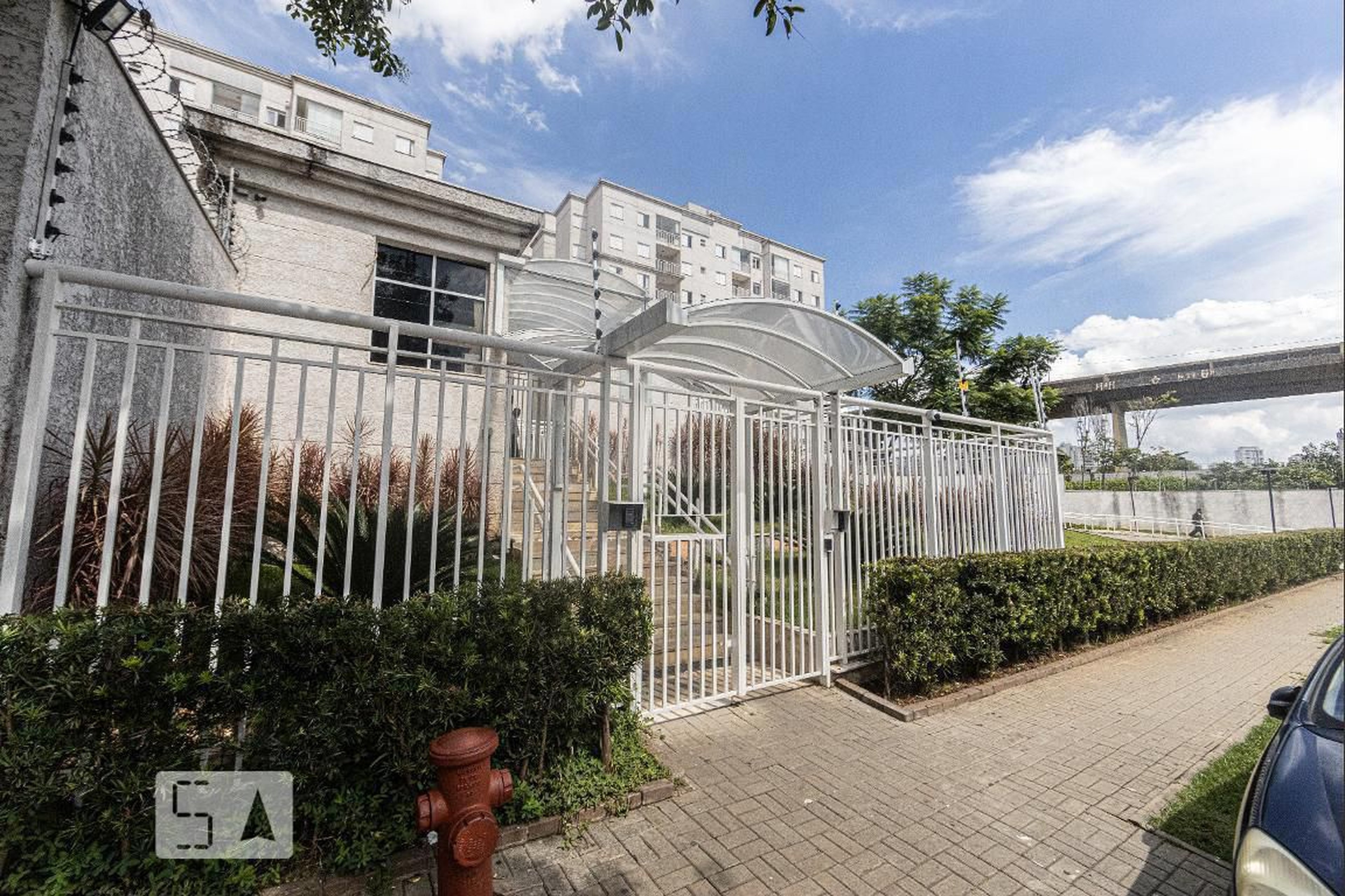 Fachada Condomínio em Rua Cirino de Abreu, 129