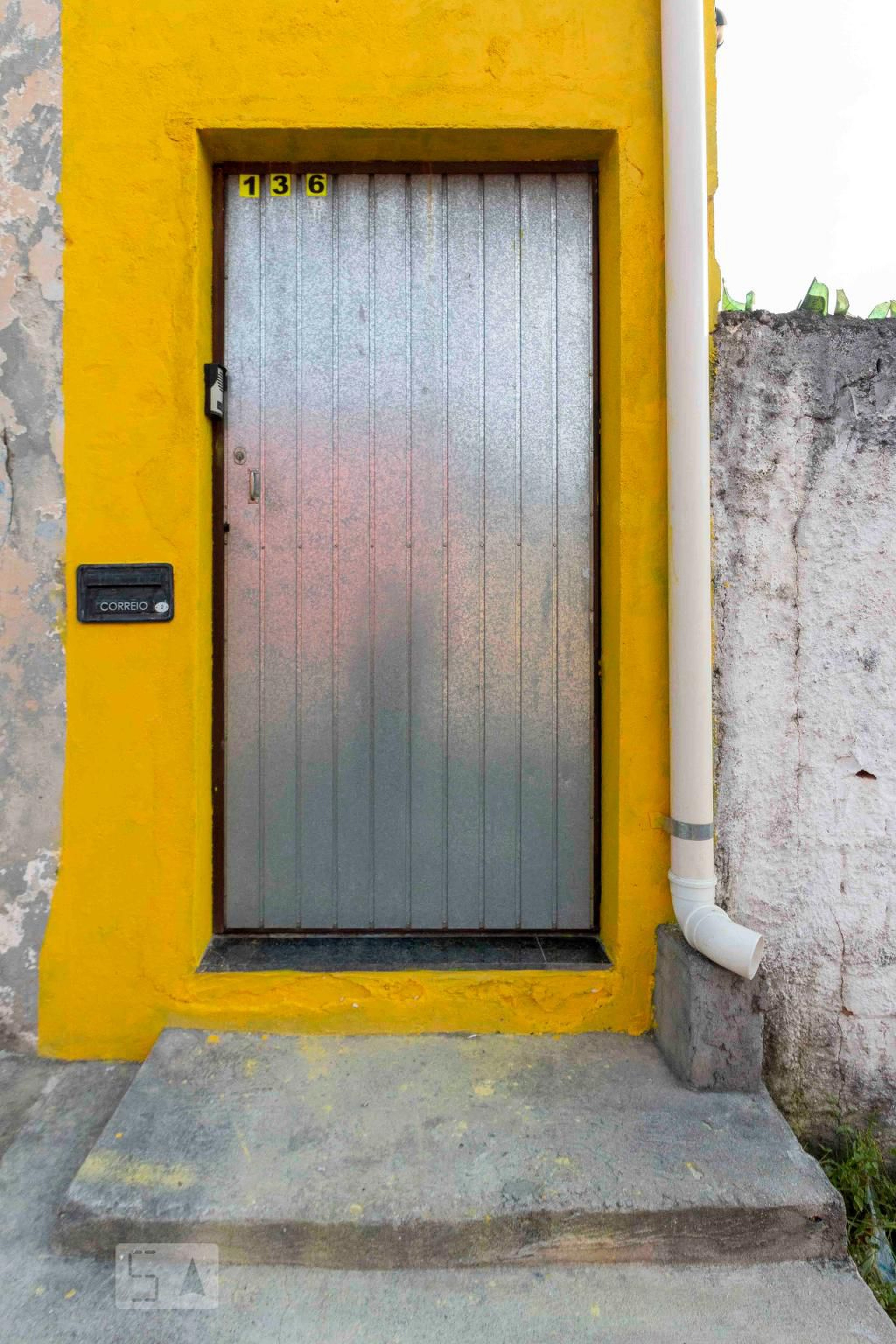 Fachada Condomínio em Rua Grama da Praia, 136